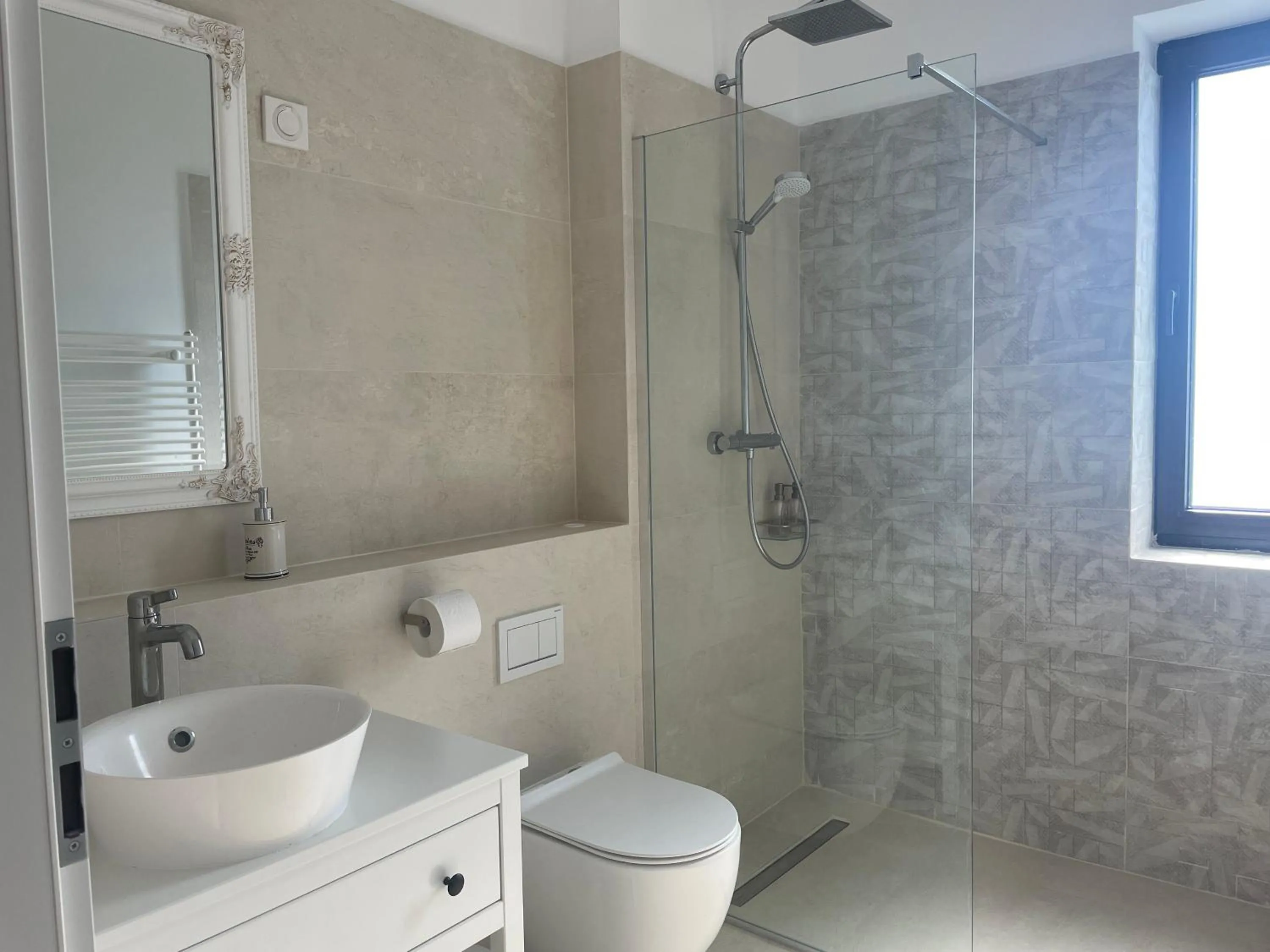 Bathroom in Iarca Inn