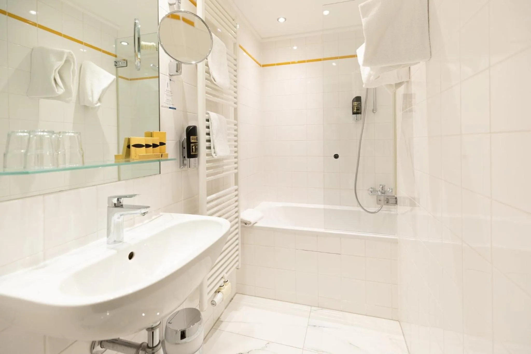 Bathroom in Garner Hotel Vienna - Prinz Eugen by IHG