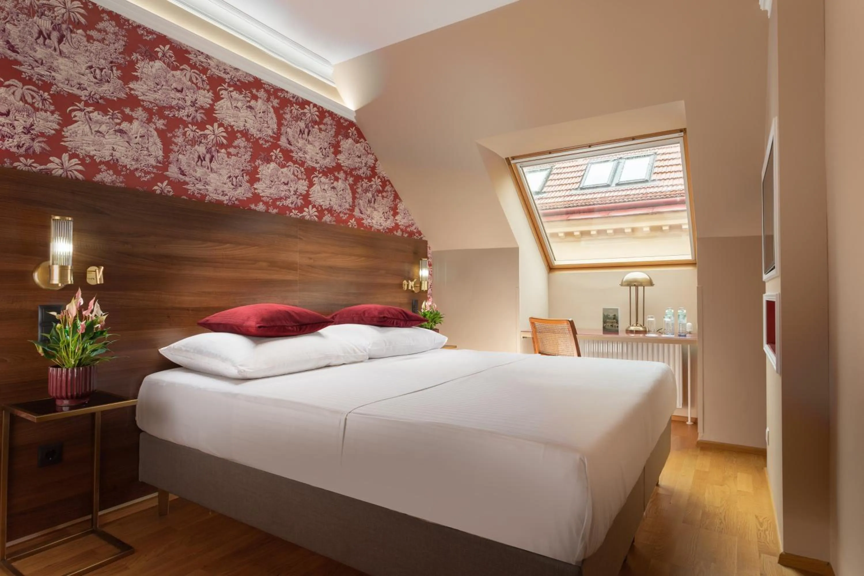 Photo of the whole room, Bed in ARTIST Boutique Hotel