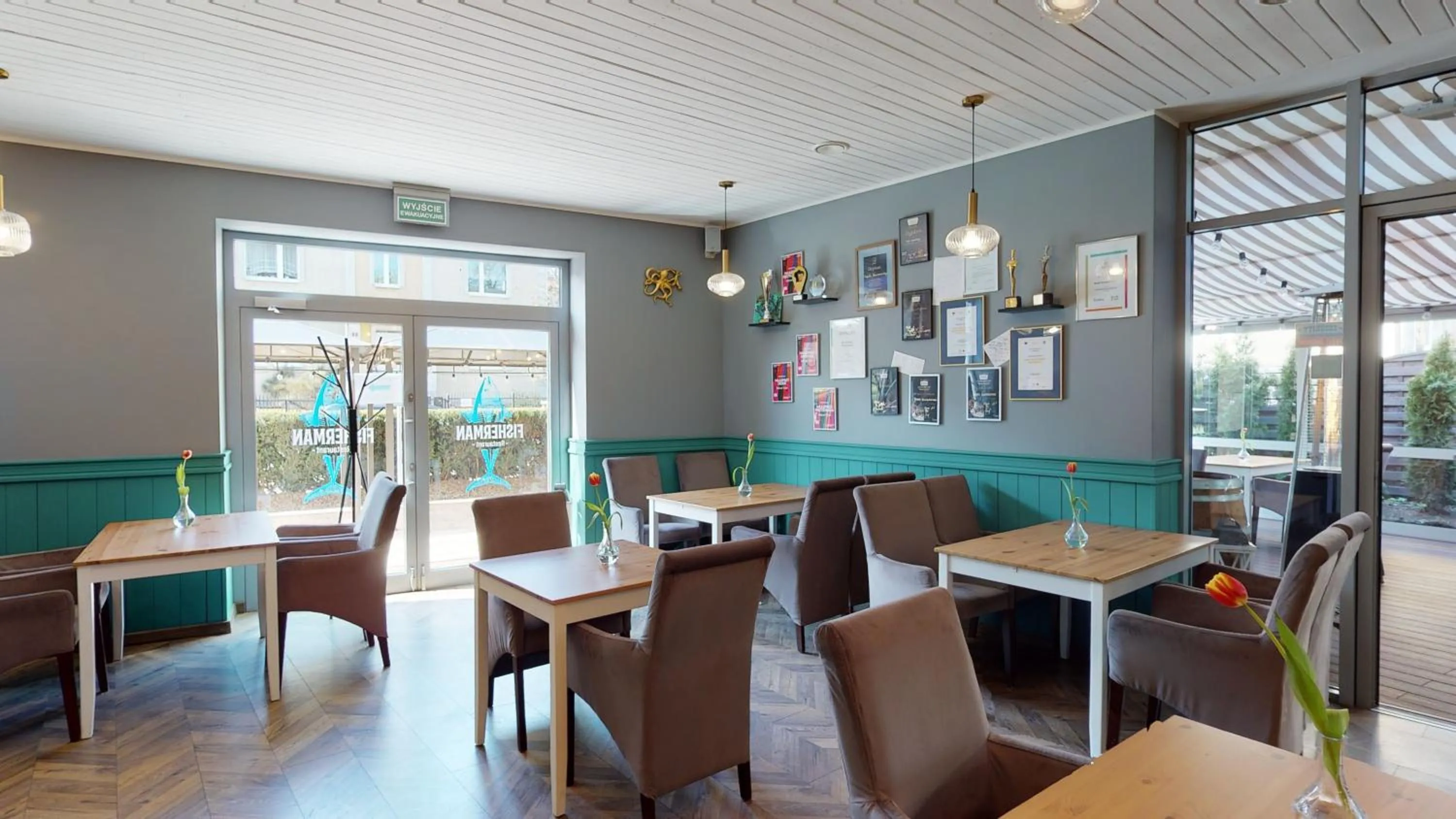 Restaurant/places to eat in Sentoza Sopot