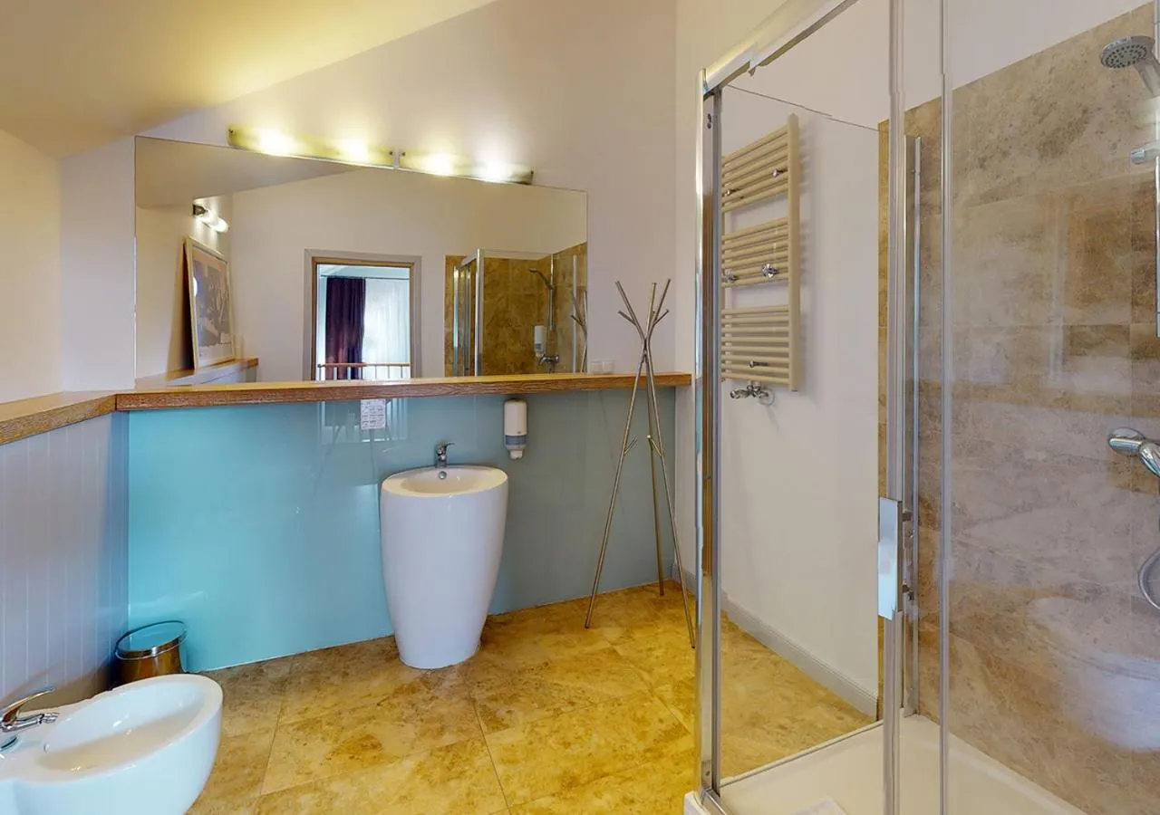 Shower in Sentoza Sopot