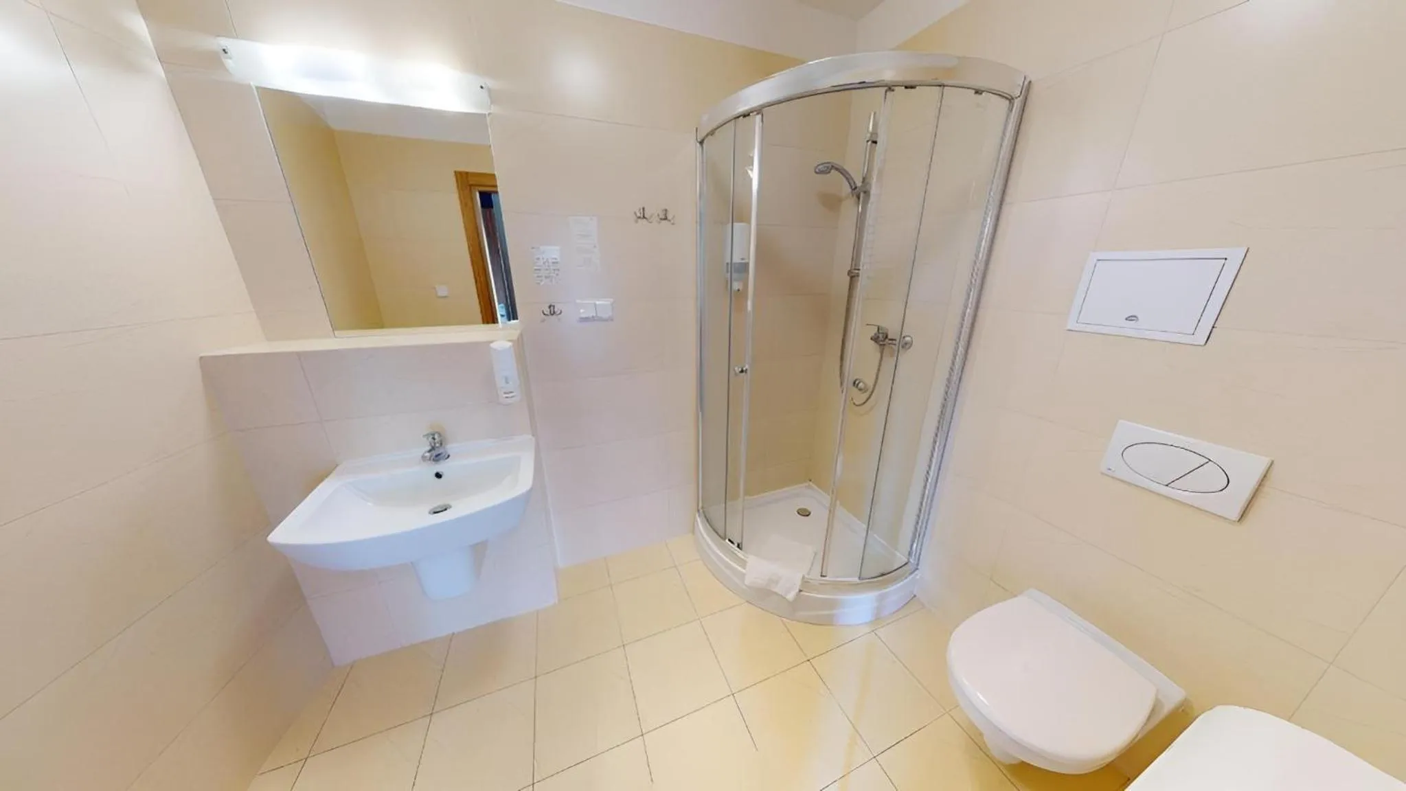 Shower in Sentoza Sopot