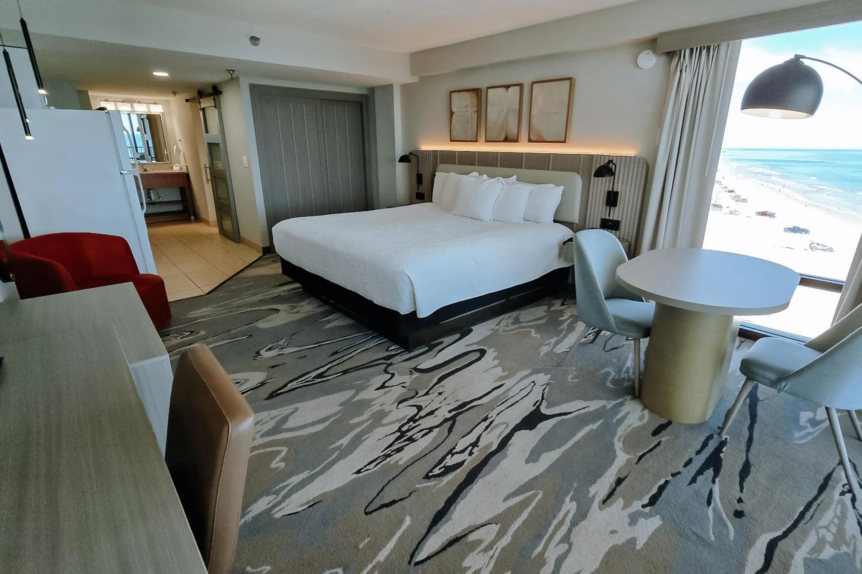 Bed in Nautilus Inn - Daytona Beach