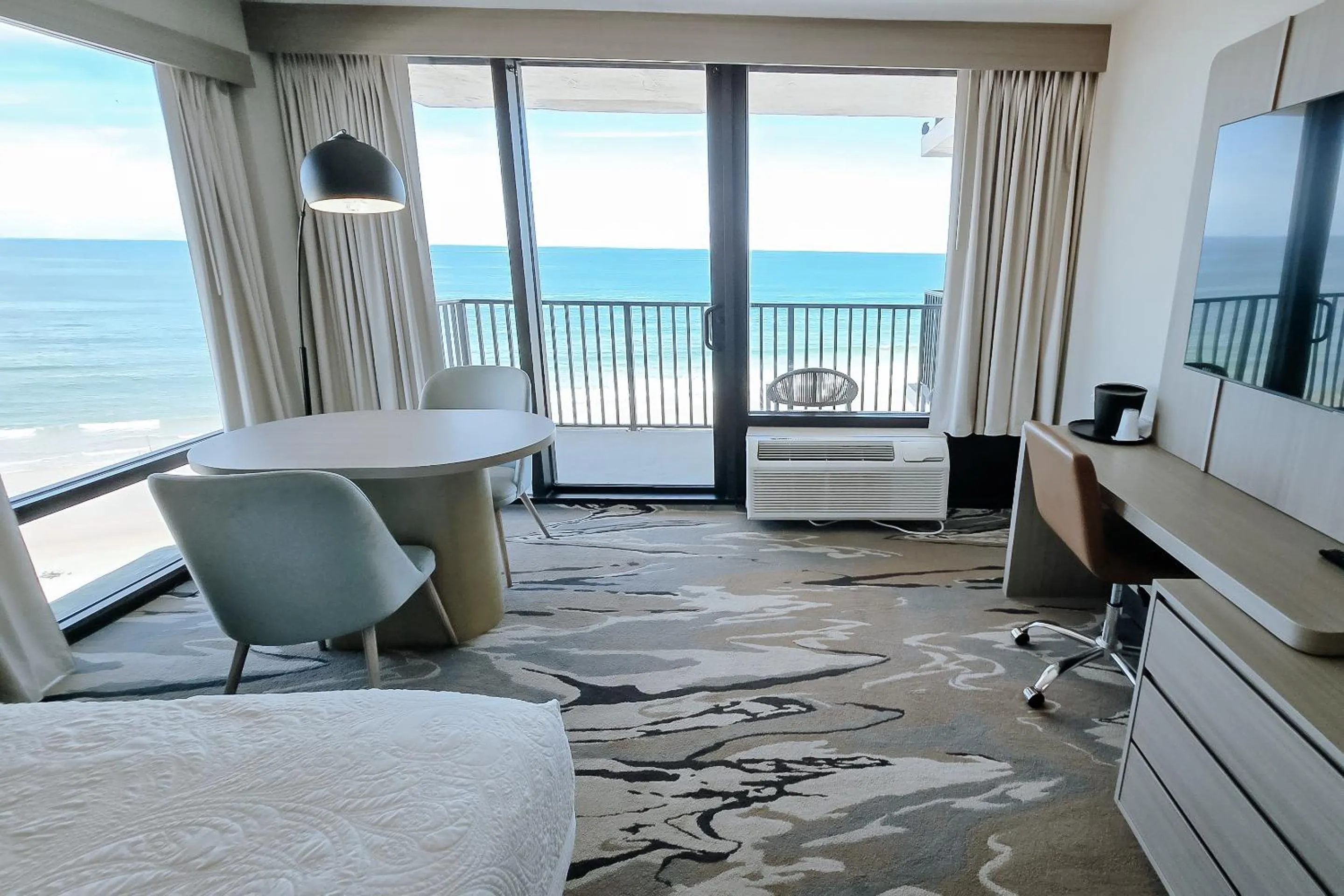 Dining area in Nautilus Inn - Daytona Beach