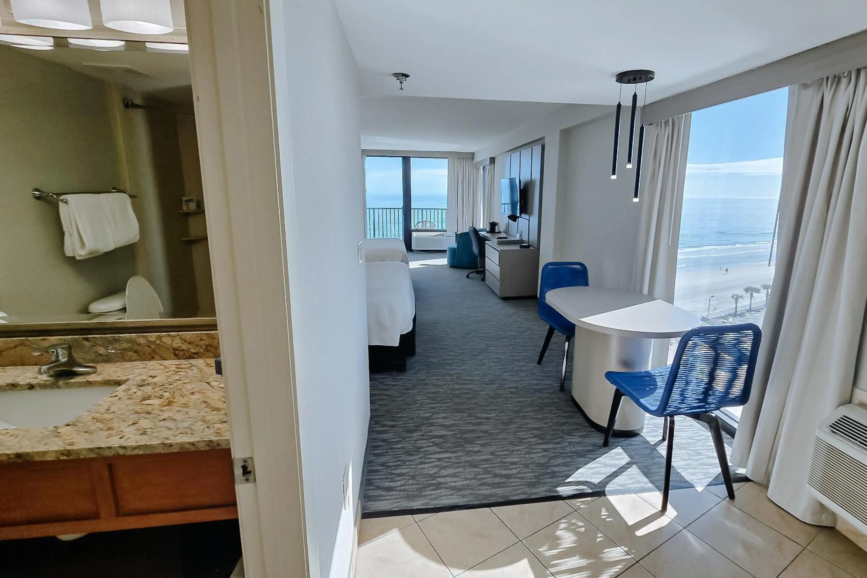 Dining area in Nautilus Inn - Daytona Beach