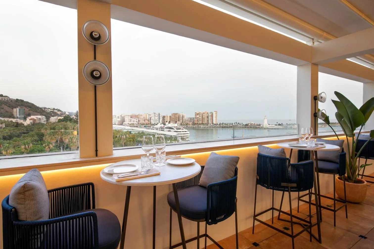 Restaurant/places to eat in Only YOU Hotel Málaga