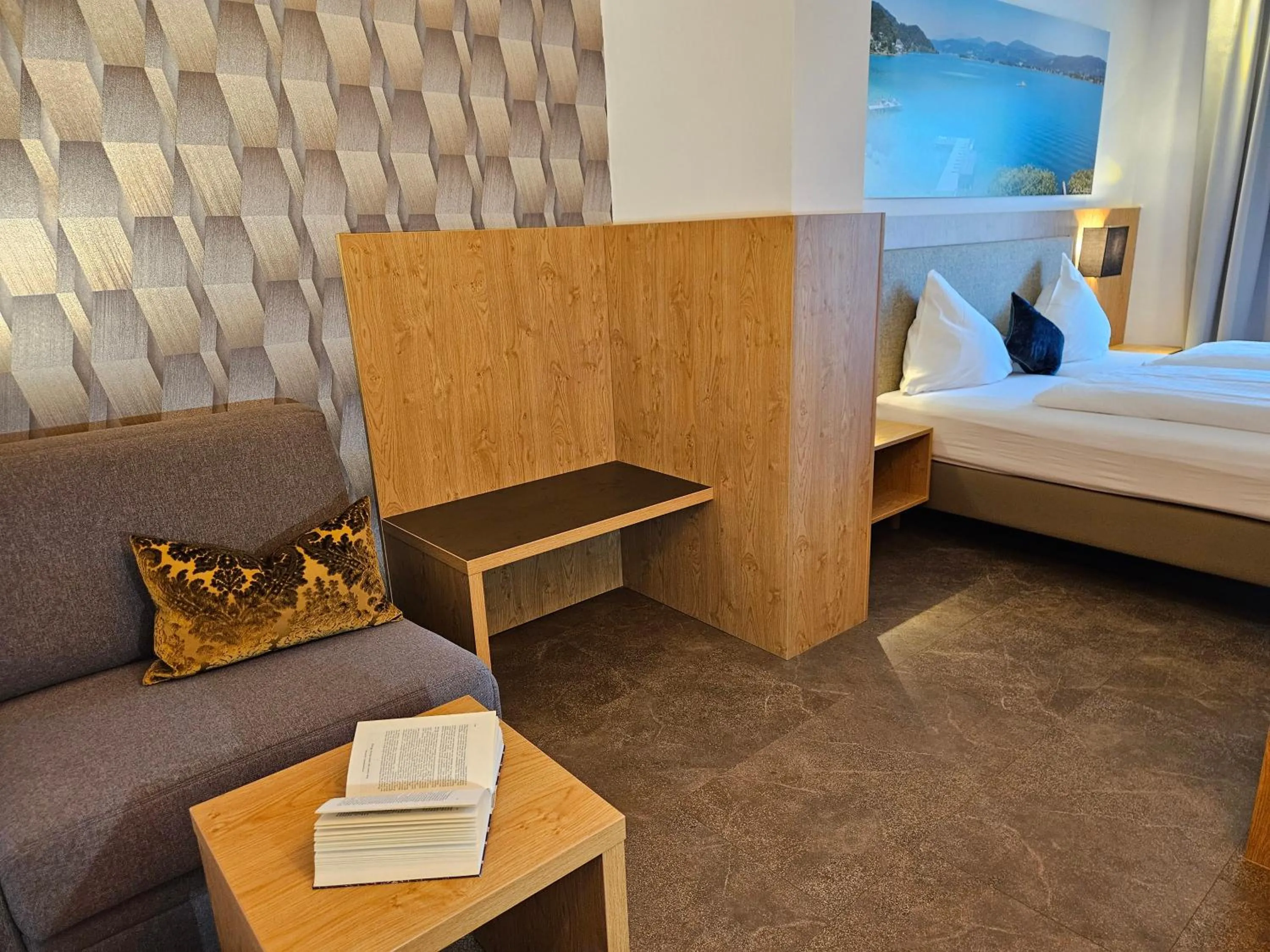 Seating area, Bed in Dei Hotel Schönblick