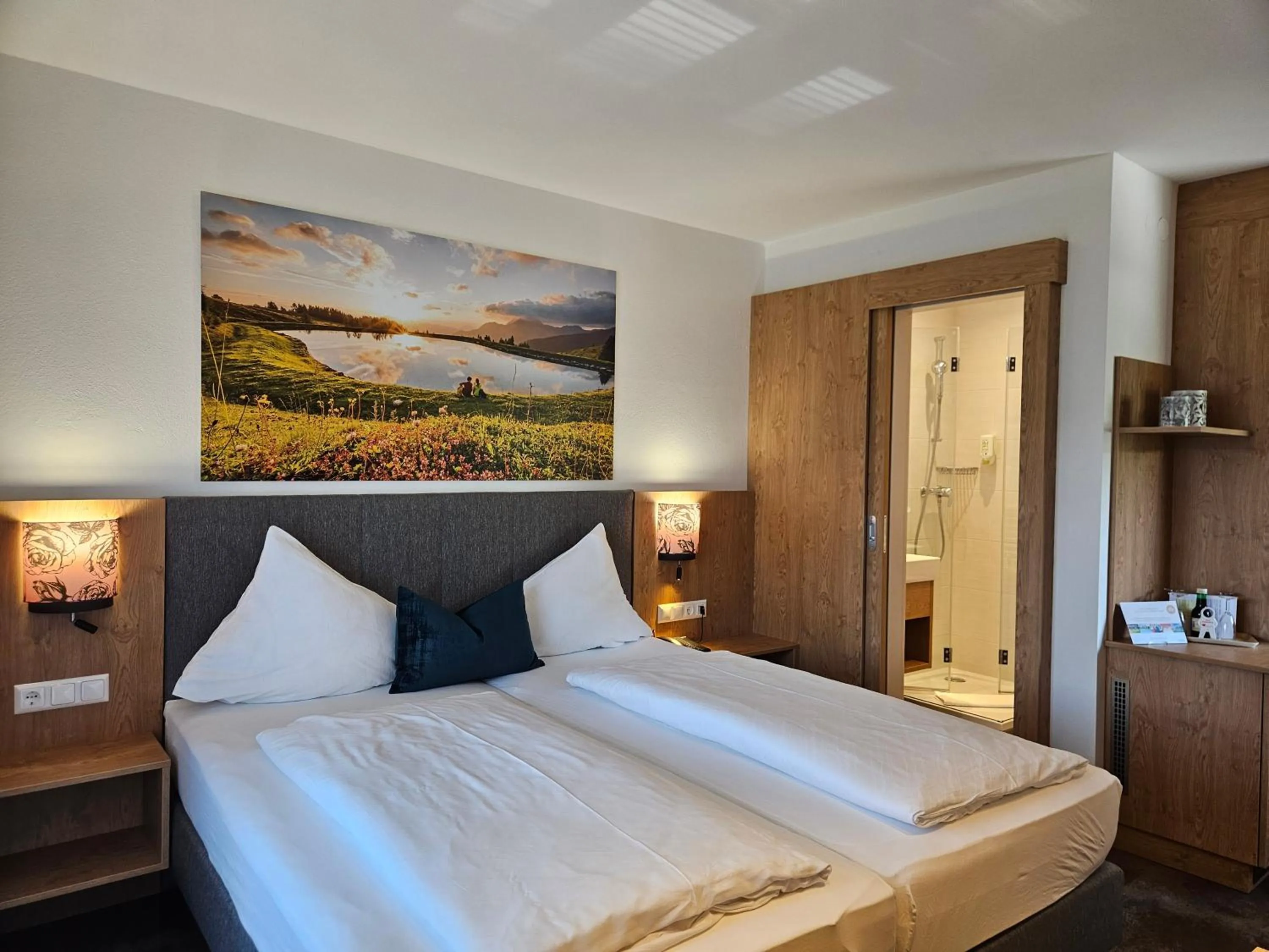 Photo of the whole room, Bed in Dei Hotel Schönblick