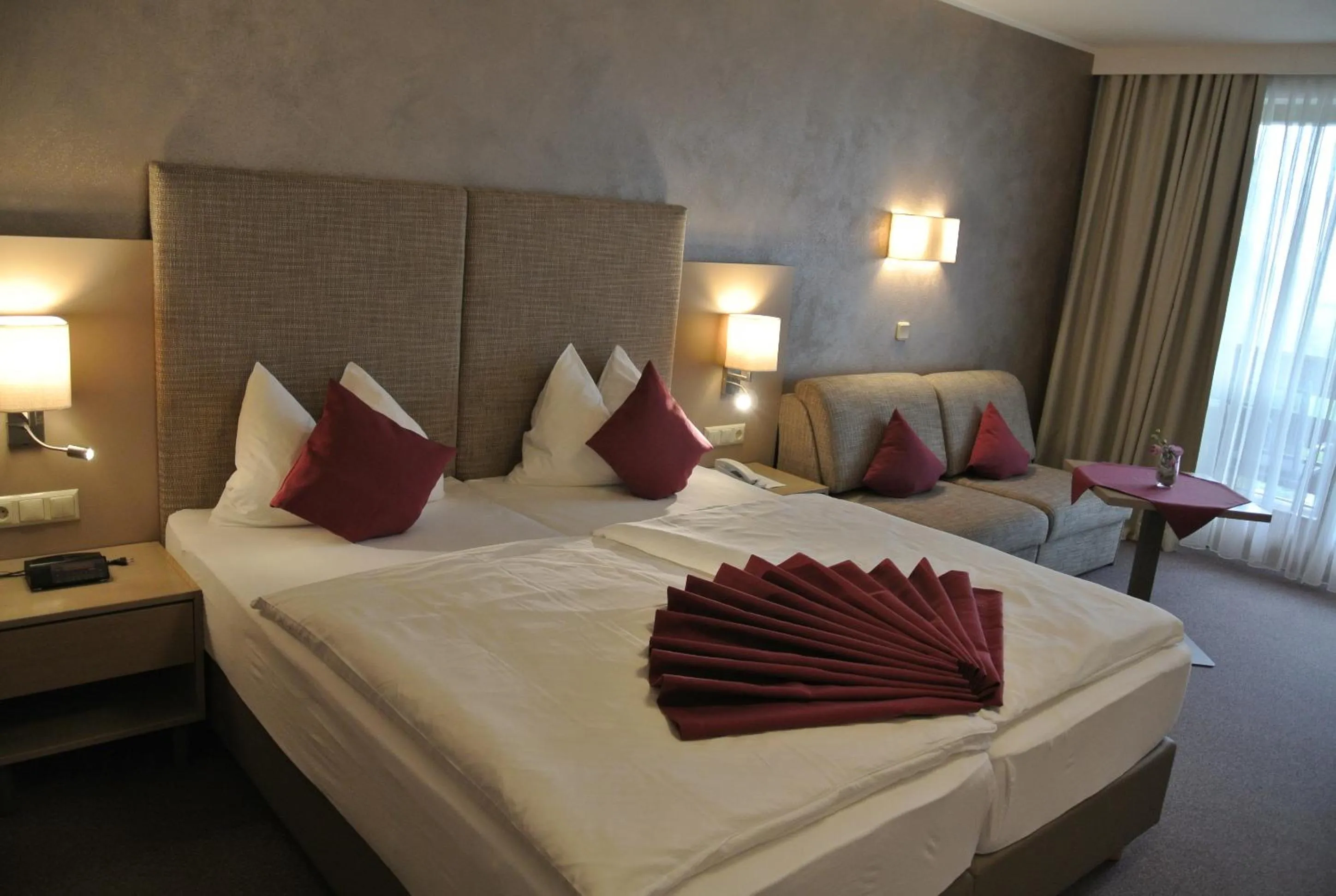 Bedroom, Bed in Dei Hotel Schönblick