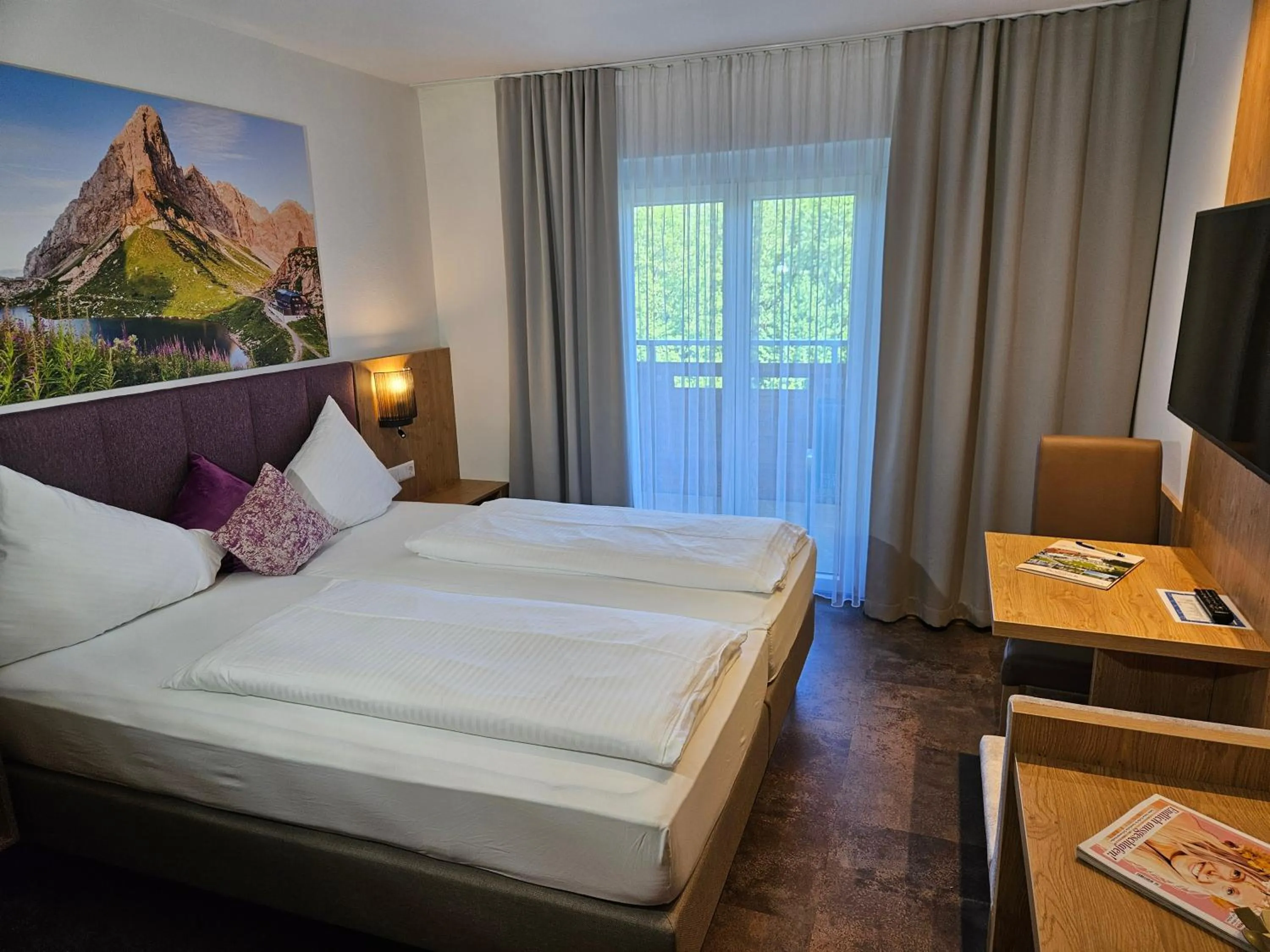 Photo of the whole room, Bed in Dei Hotel Schönblick