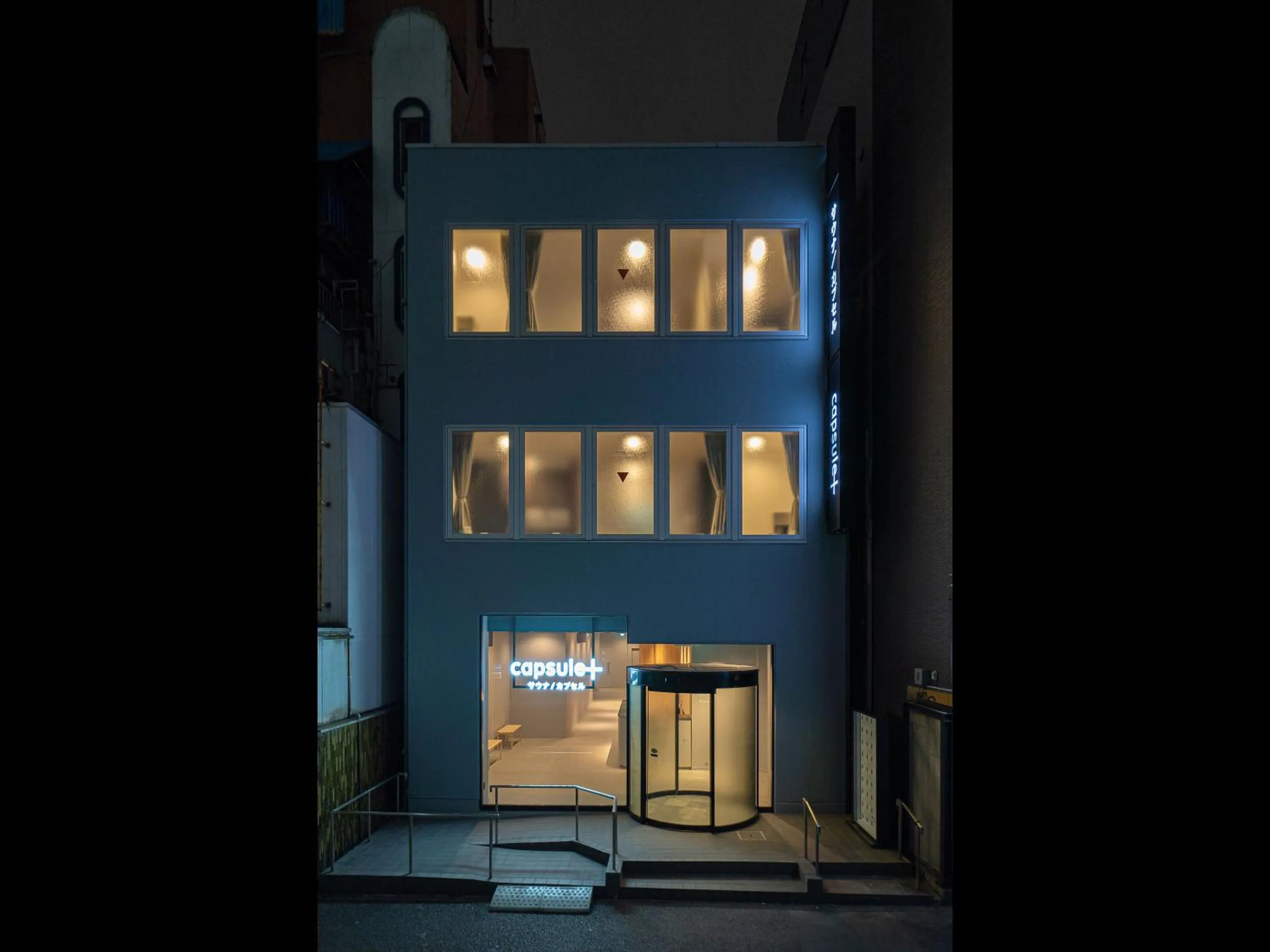 Property building in Capsule Plus Yokohama Sauna & Capsule