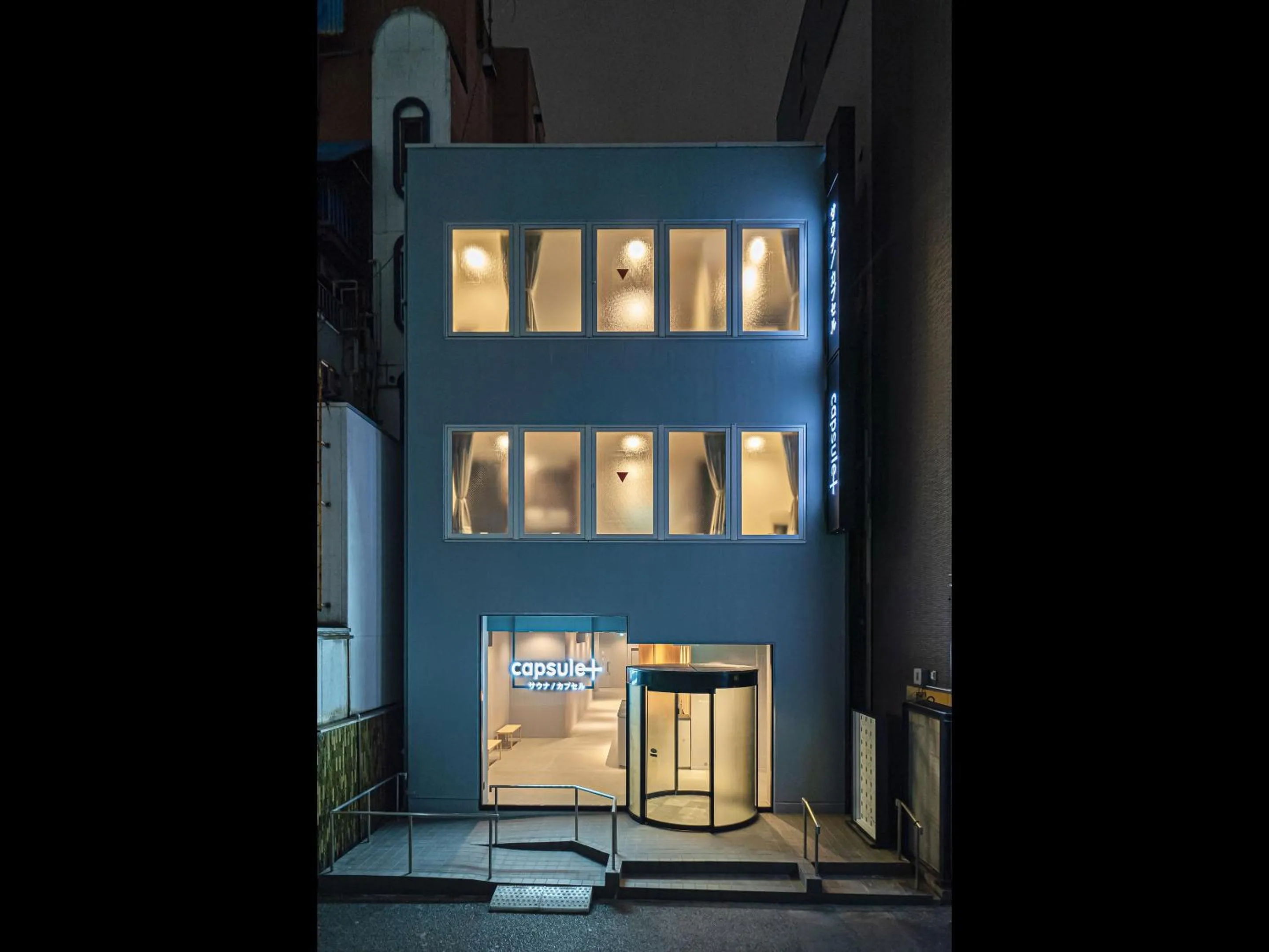 Property building in Capsule Plus Yokohama Sauna & Capsule