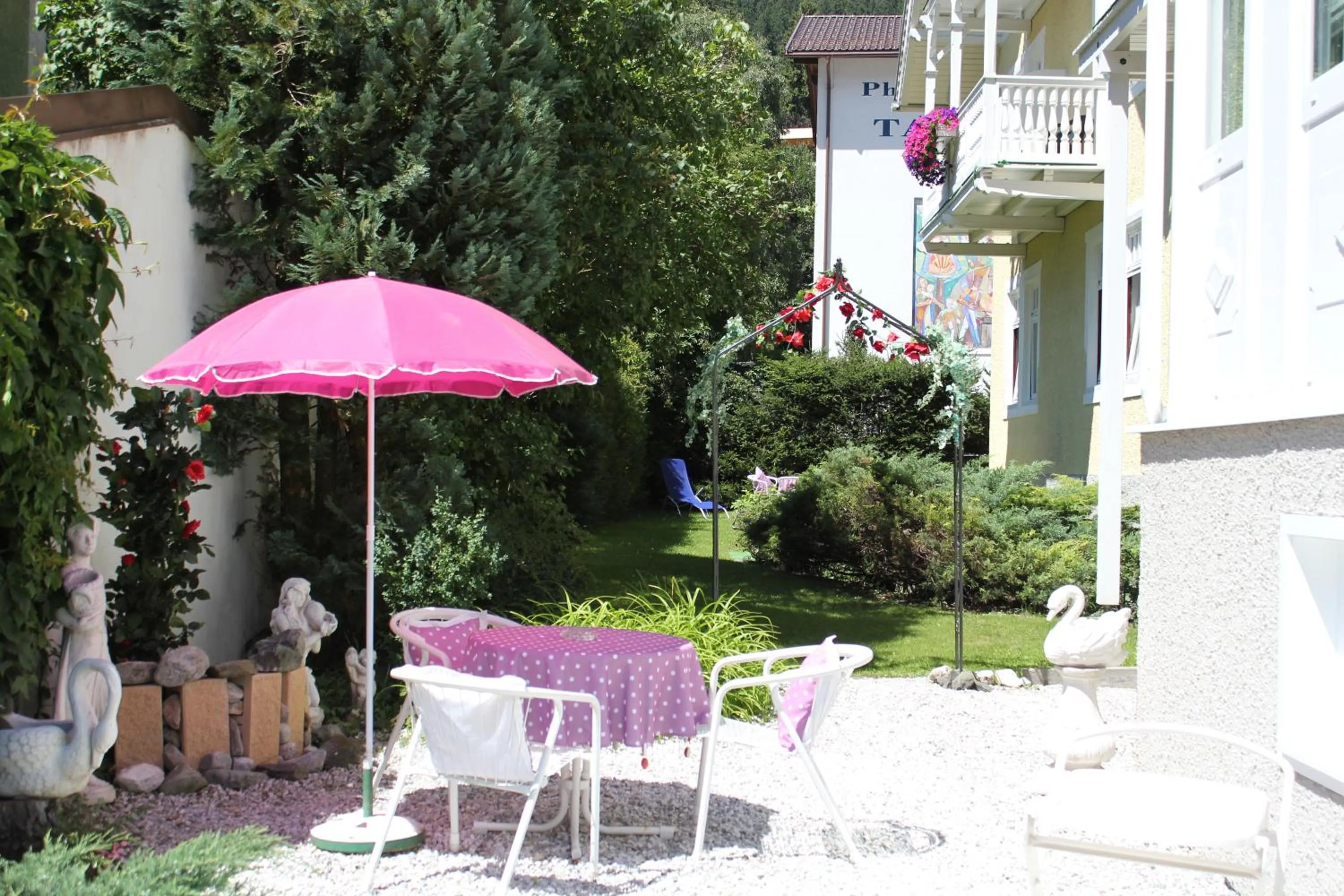 Garden in Hotel Garni Hubertus-Nostalgie & Charme