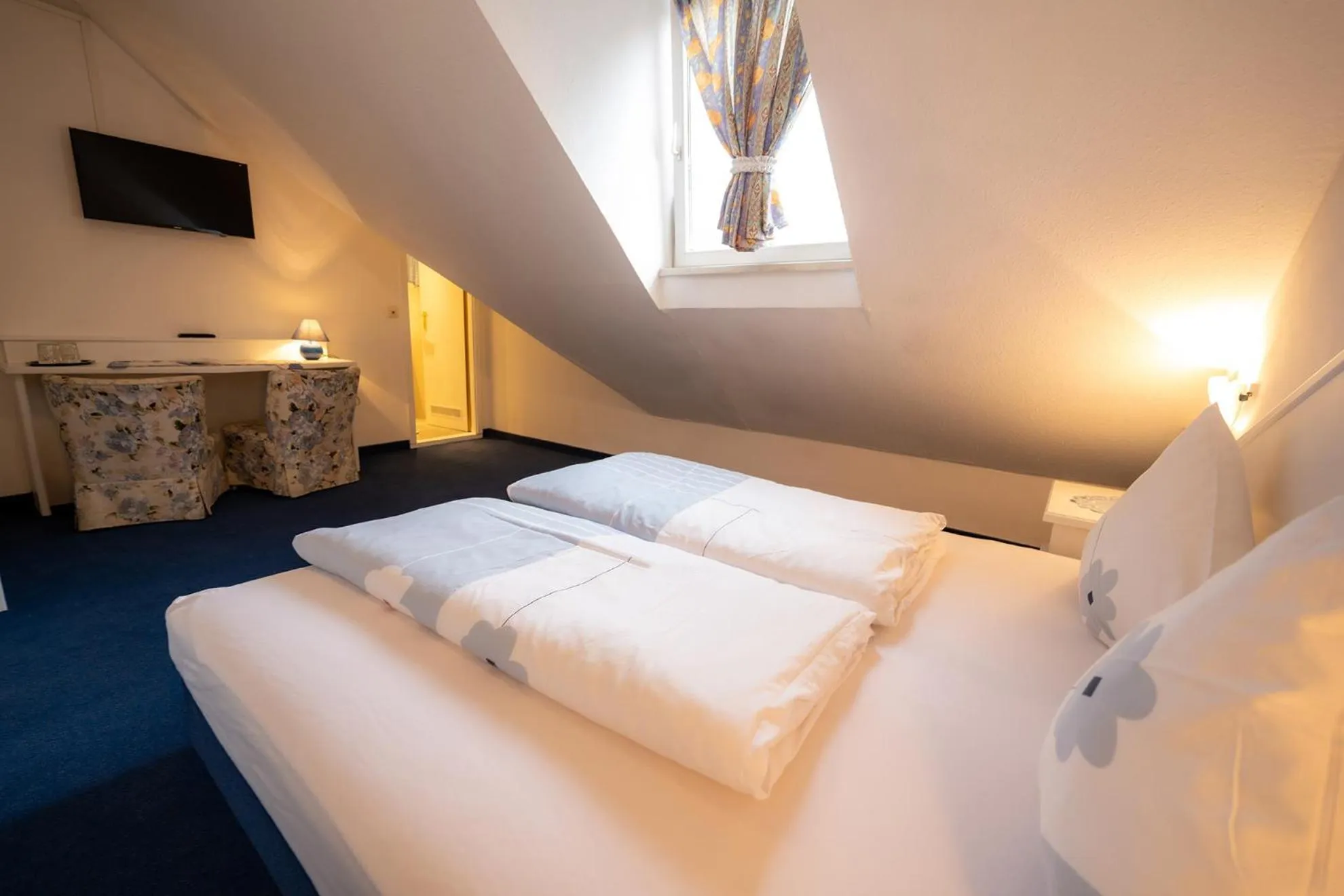 Bedroom, Bed in Hotel Garni Hubertus-Nostalgie & Charme