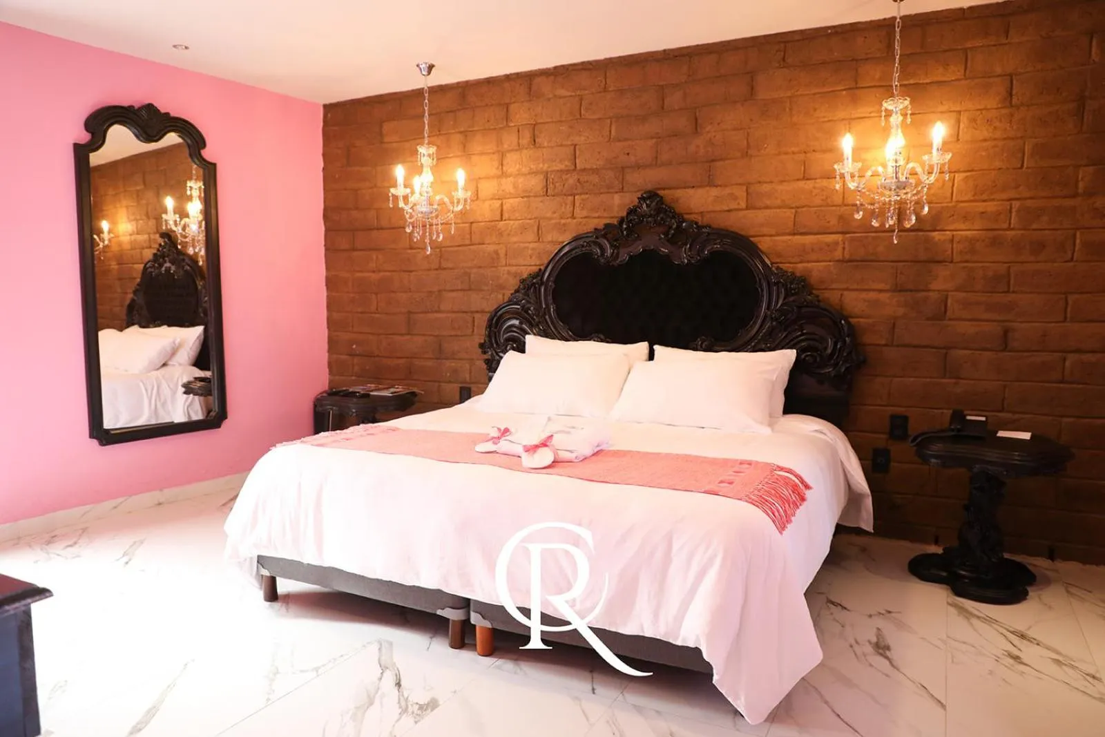 Bed in Casa Rosa Hotel & Spa