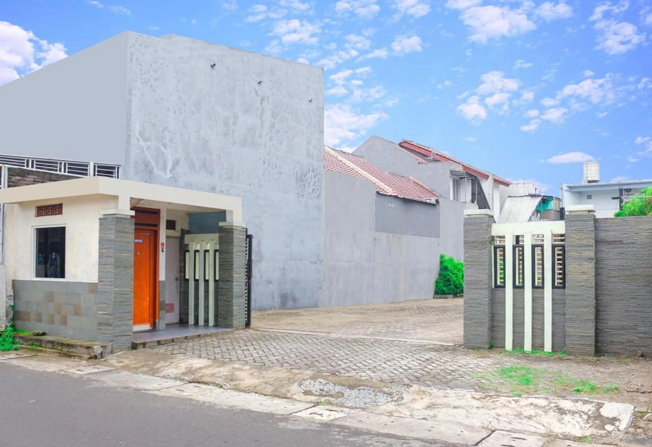 Property building in HP Residence Mitra RedDoorz near Alun Alun Kediri