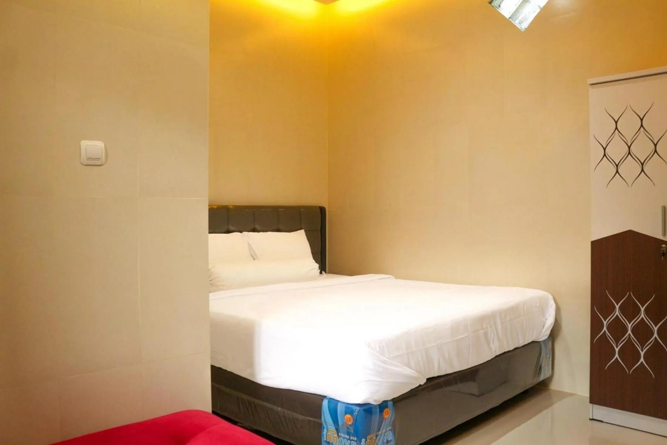 Bedroom, Bed in HP Residence Mitra RedDoorz near Alun Alun Kediri