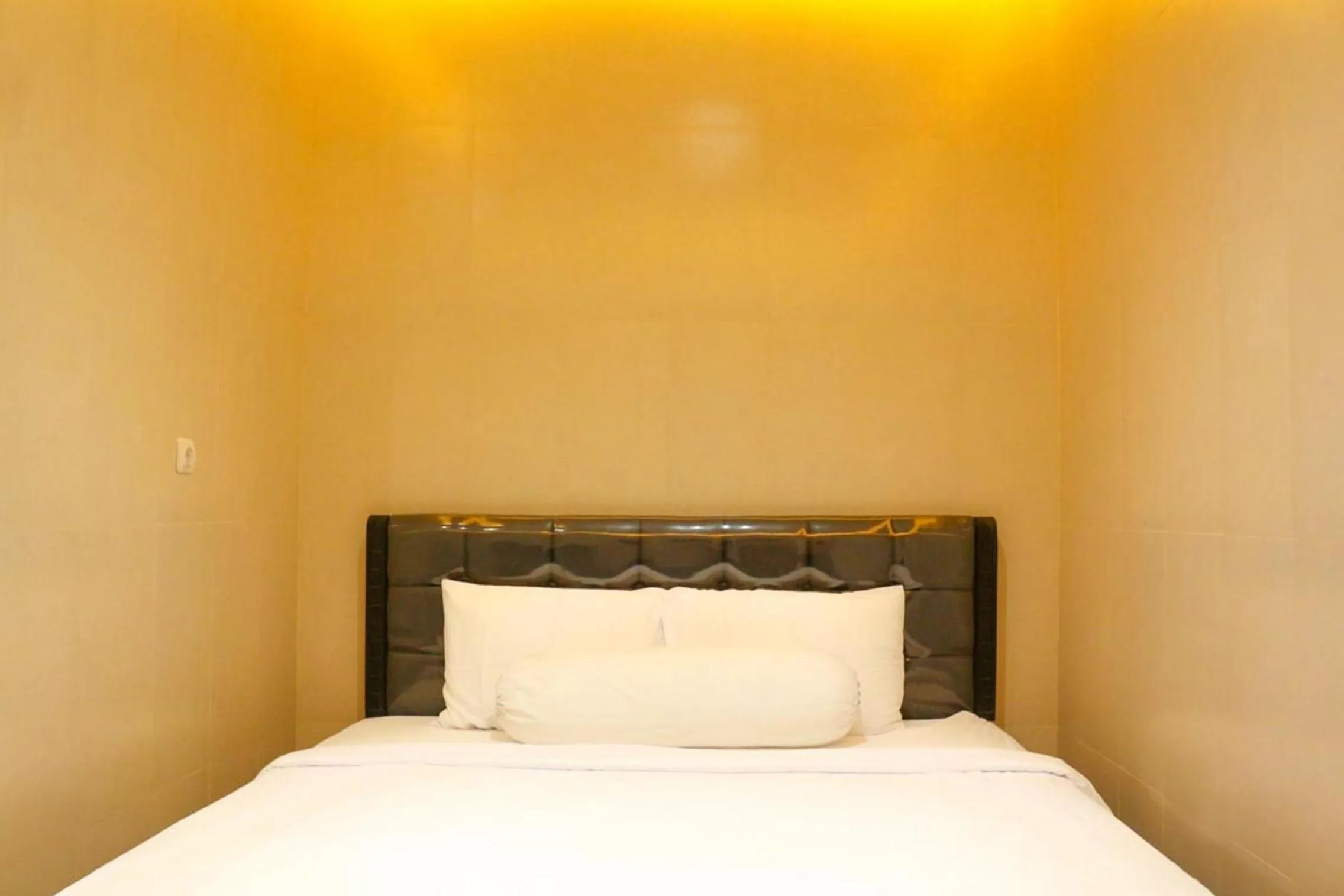 Bedroom, Bed in HP Residence Mitra RedDoorz near Alun Alun Kediri
