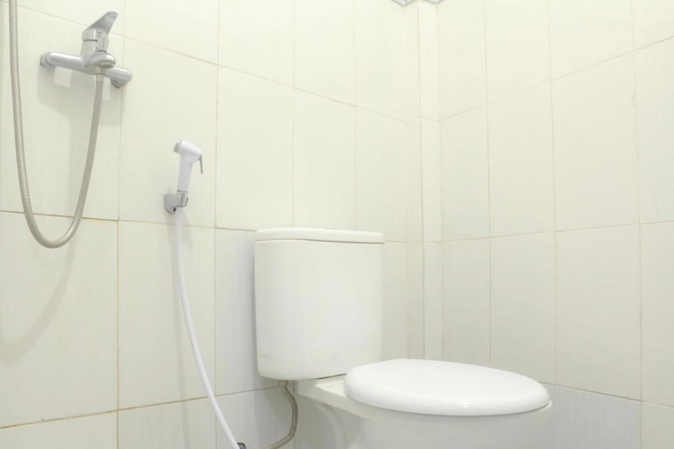 Bathroom in HP Residence Mitra RedDoorz near Alun Alun Kediri