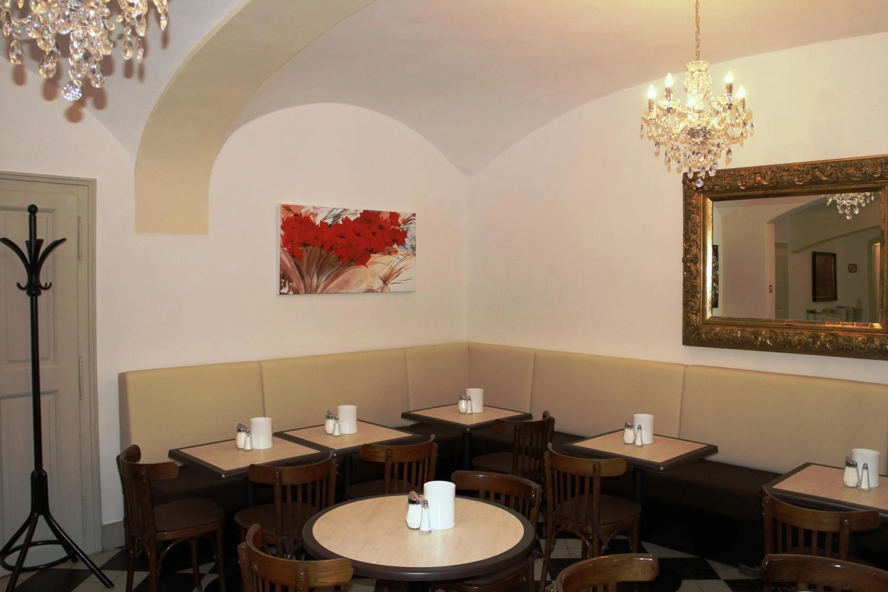 Restaurant/places to eat in Hotel Graf Stadion
