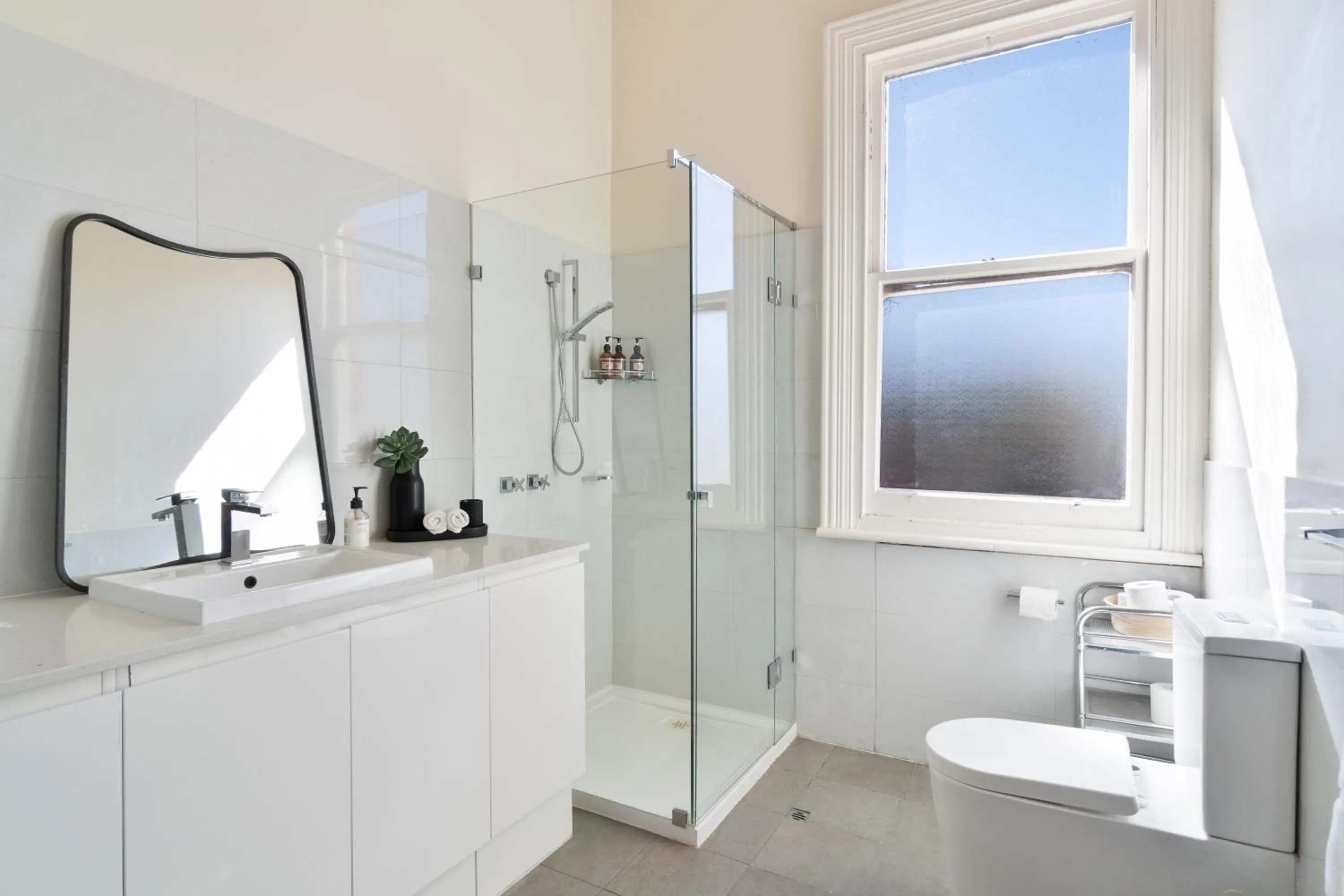 Shower in Victoria Hotel Toodyay