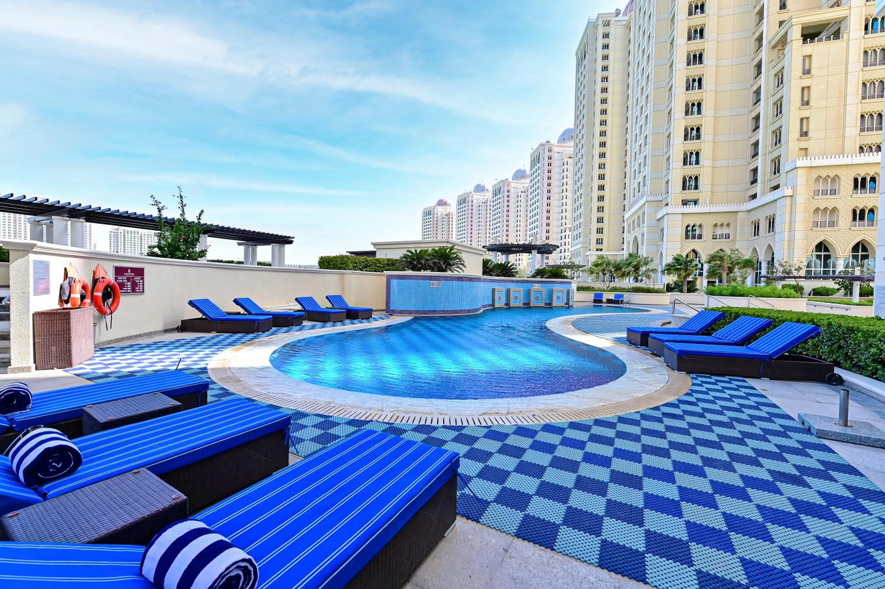 Swimming pool in Retaj Baywalk Residence
