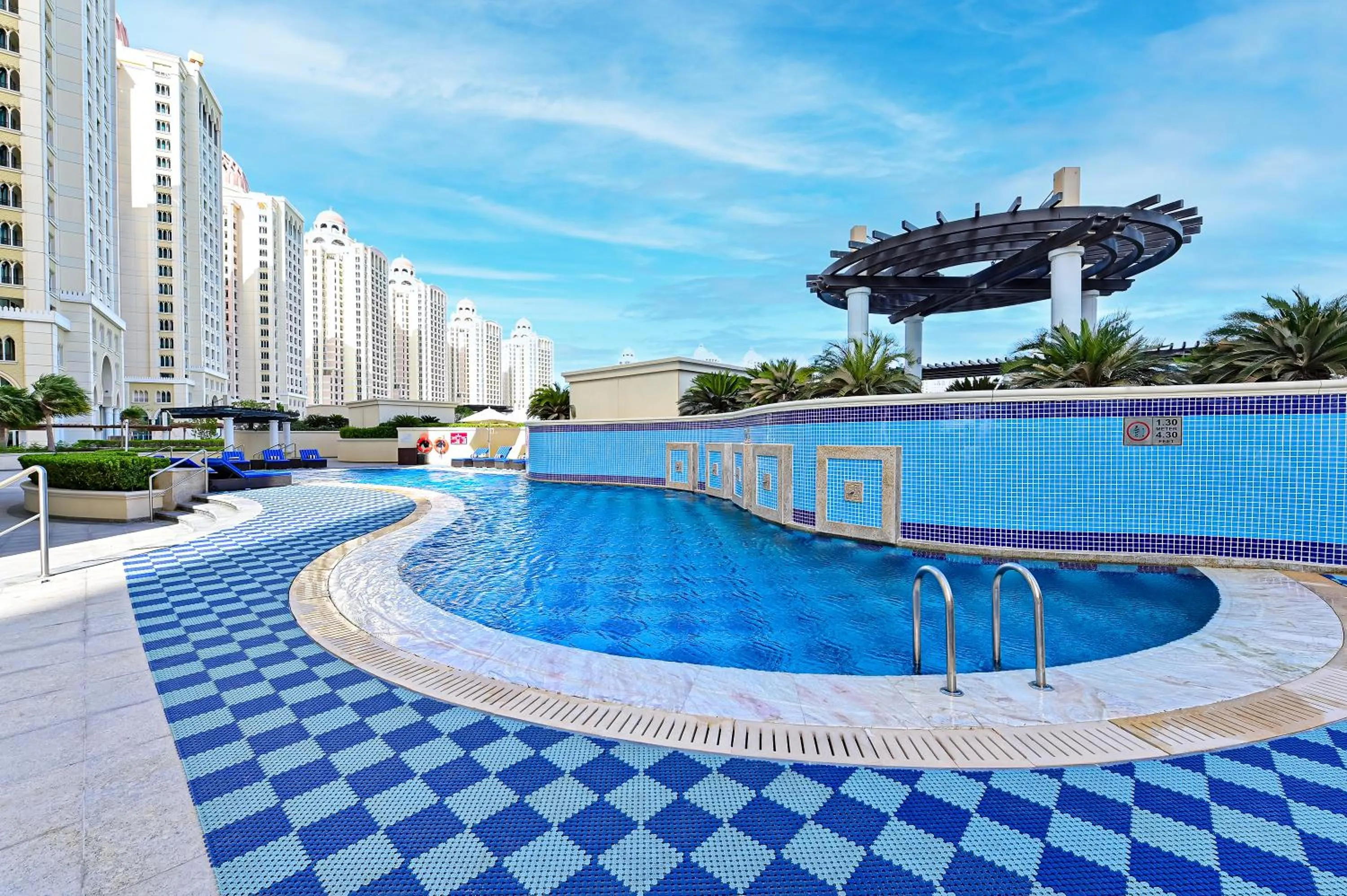 Swimming pool in Retaj Baywalk Residence
