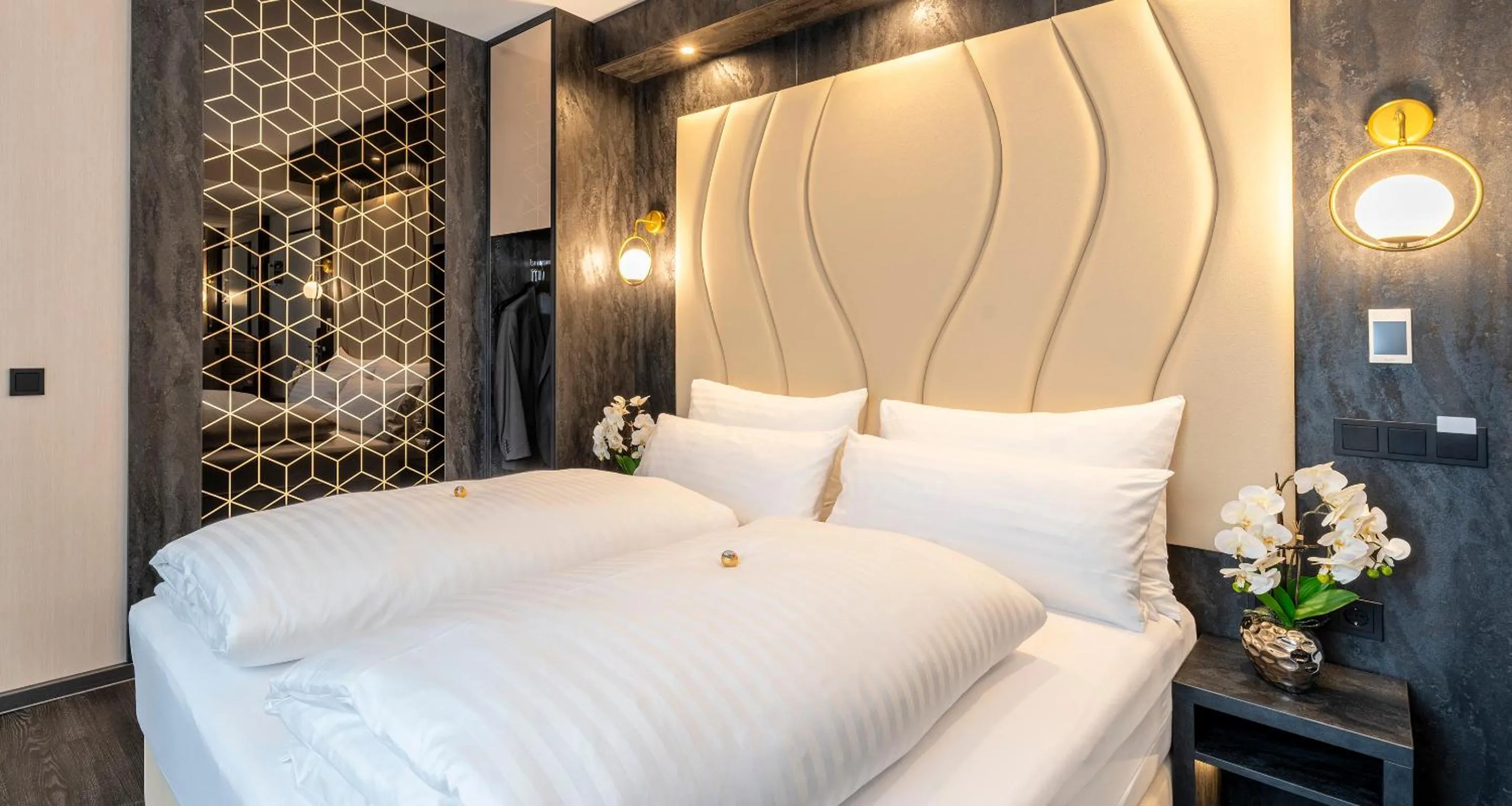 Bed in PLAZA INN Salzburg City