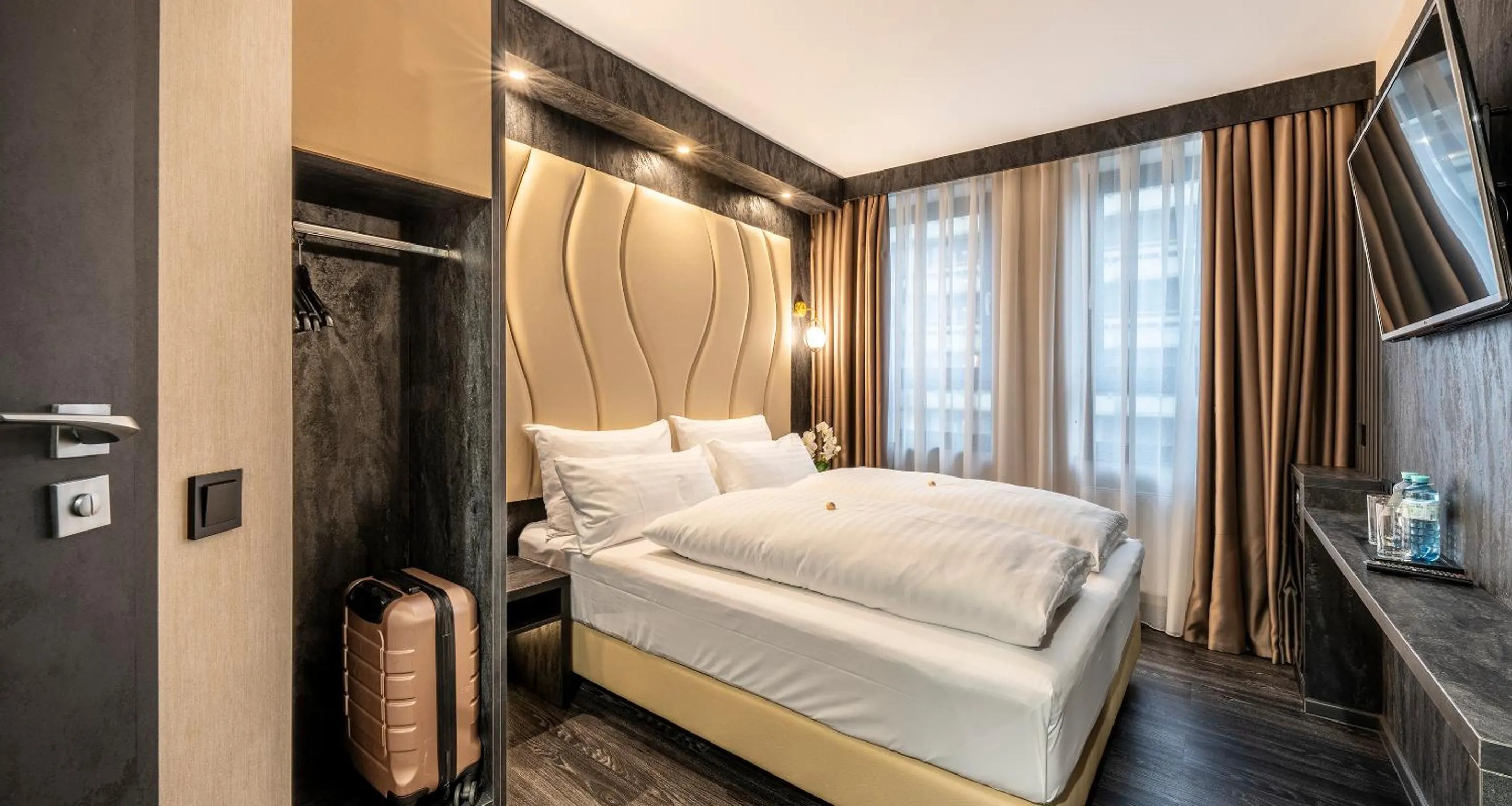 Bed in PLAZA INN Salzburg City