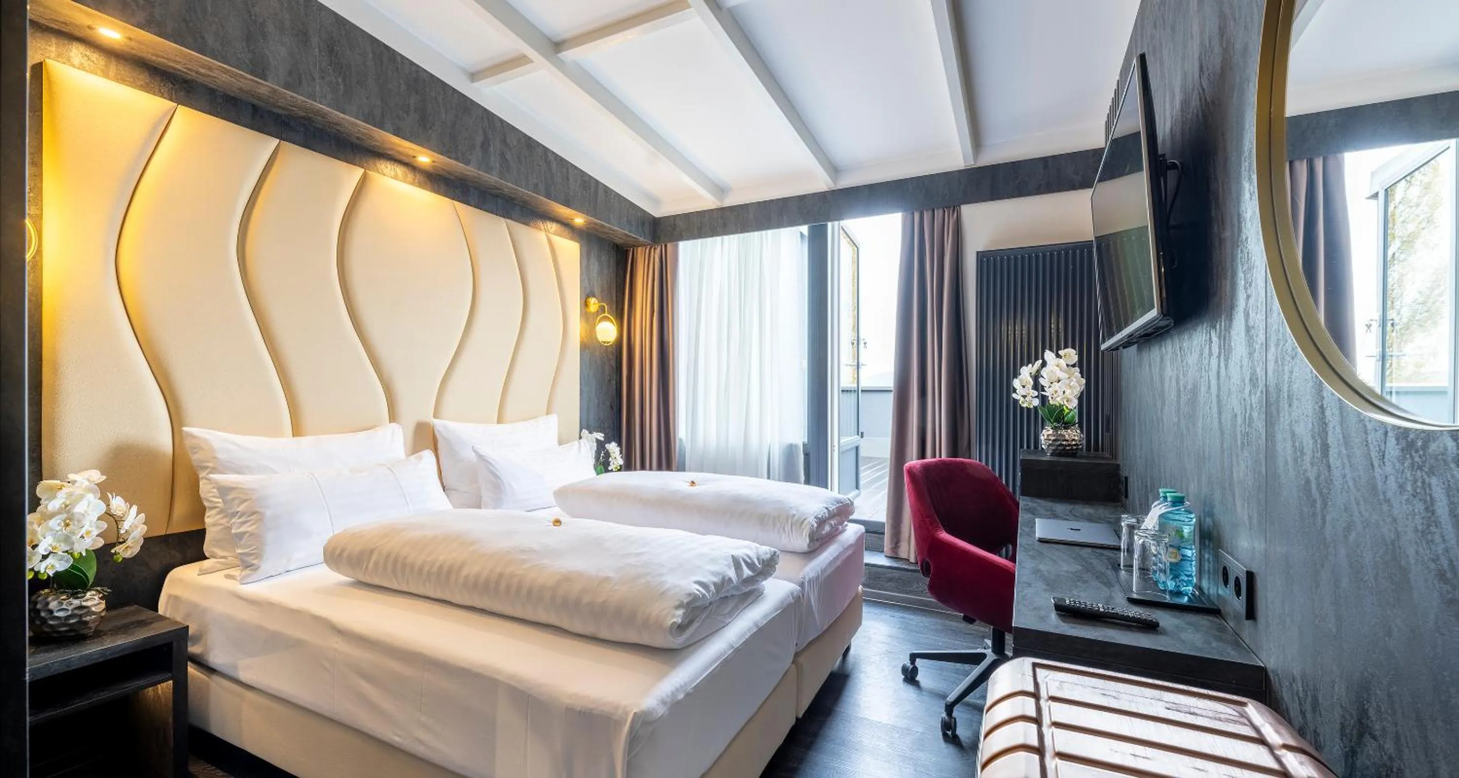 TV and multimedia, Bed in PLAZA INN Salzburg City