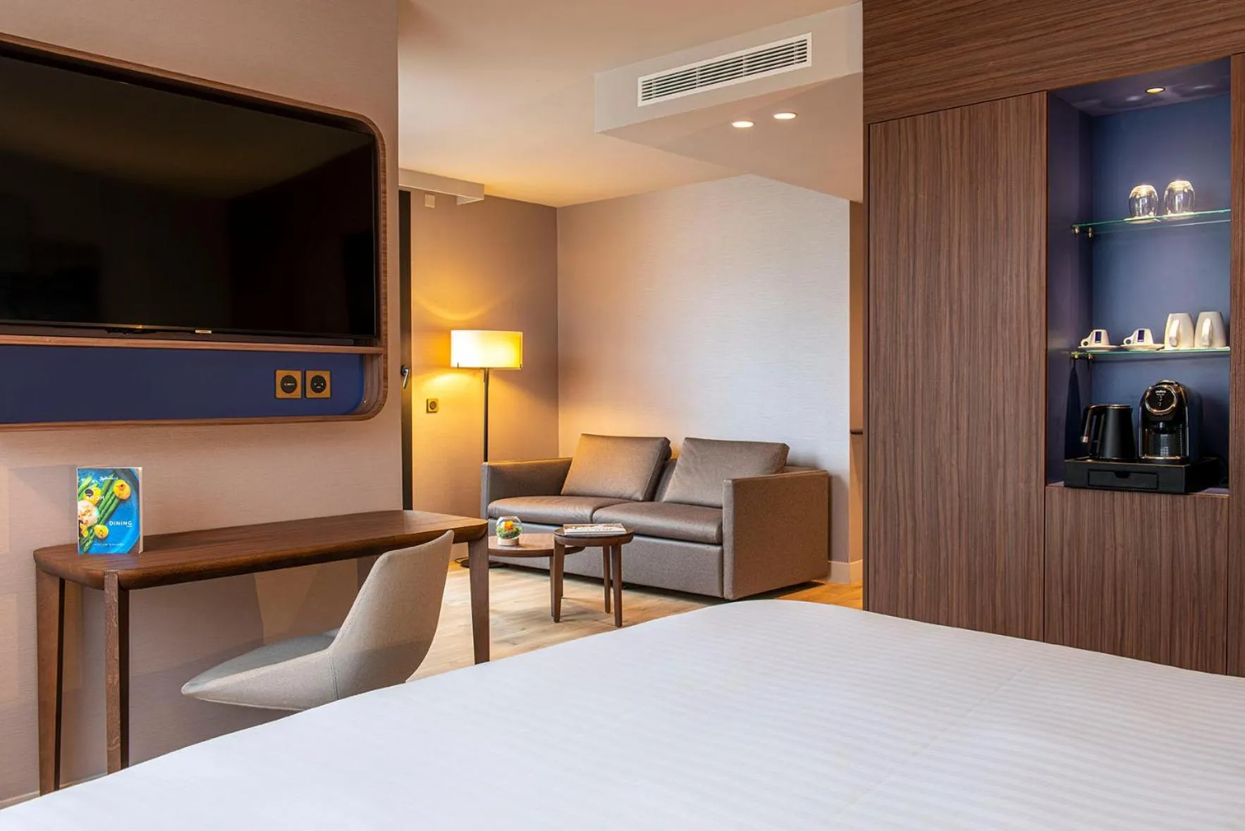 Bedroom, Bed in Radisson Blu Hotel, Rouen Centre