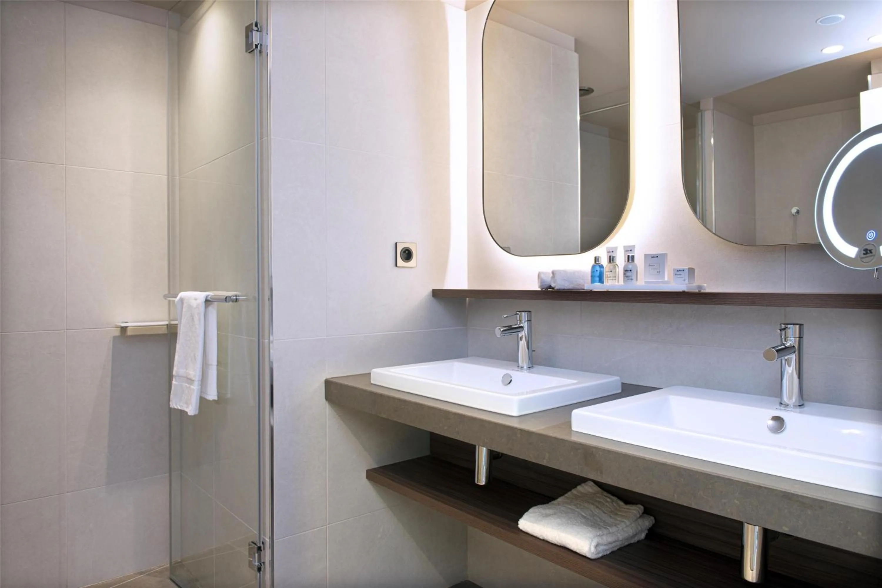 Bathroom in Radisson Blu Hotel, Rouen Centre