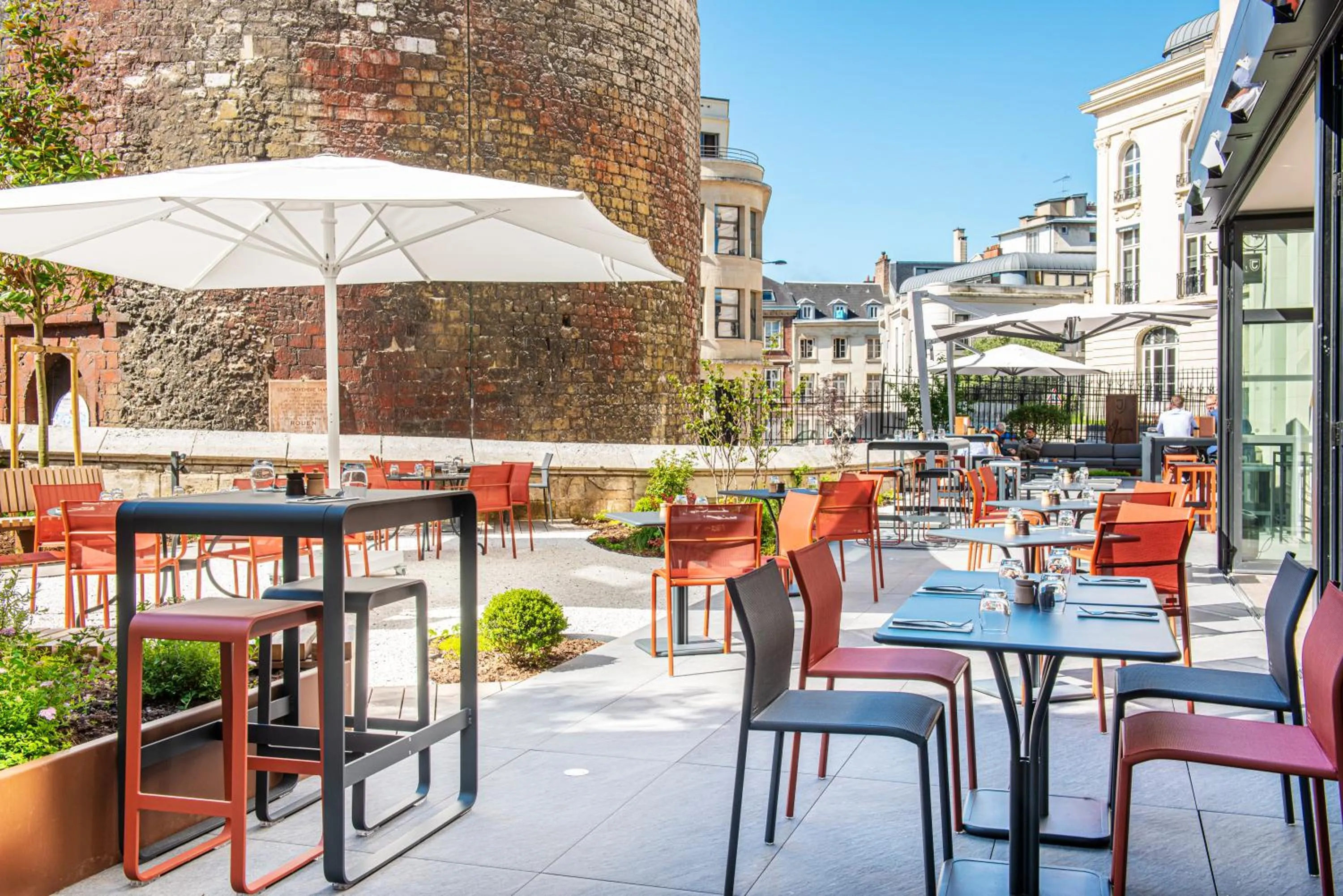 Patio in Radisson Blu Hotel, Rouen Centre