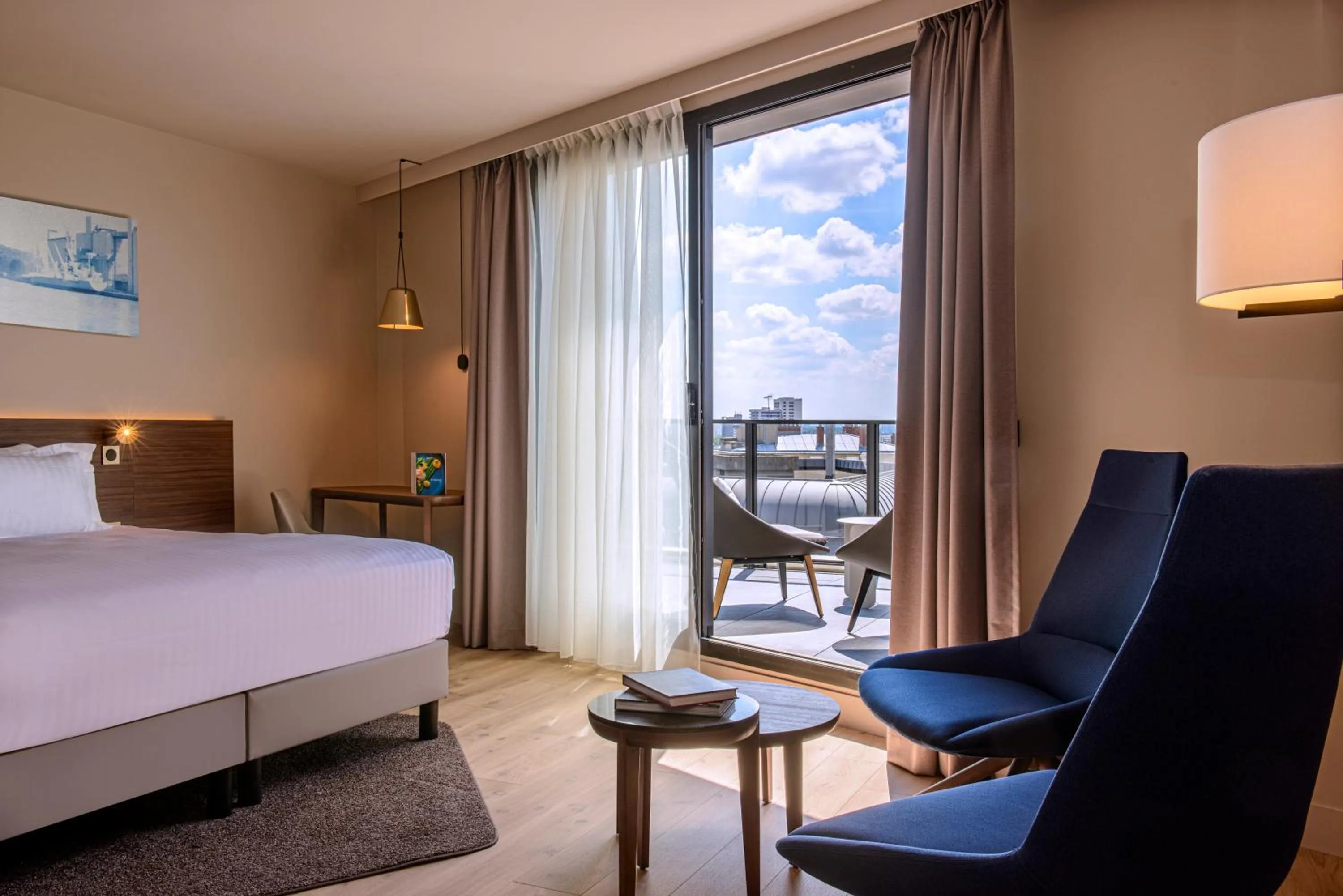 Bed in Radisson Blu Hotel, Rouen Centre