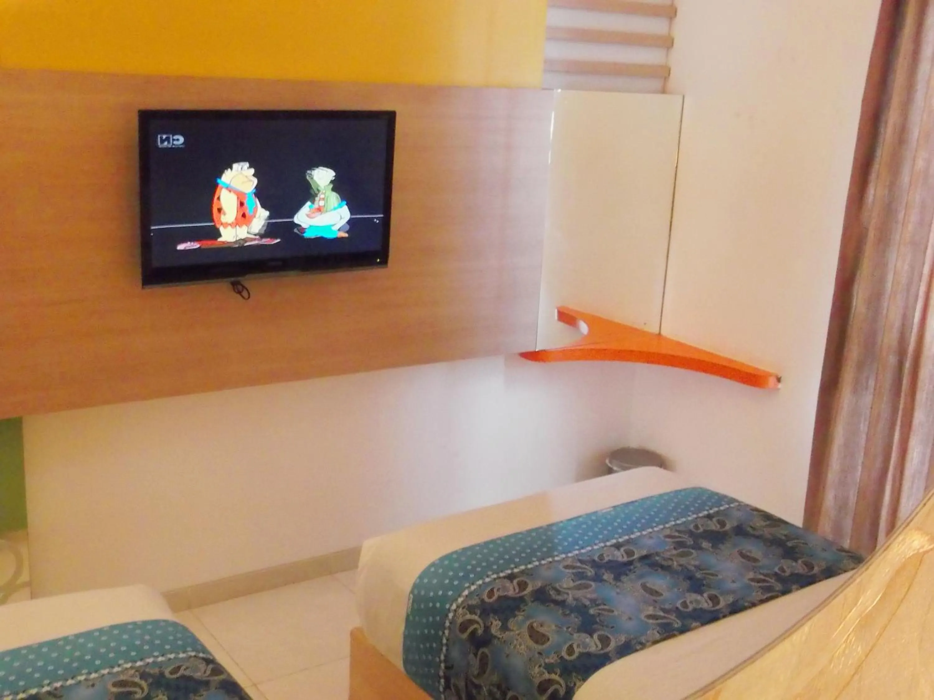Bed in Hotel Dewarna Sutoyo Malang
