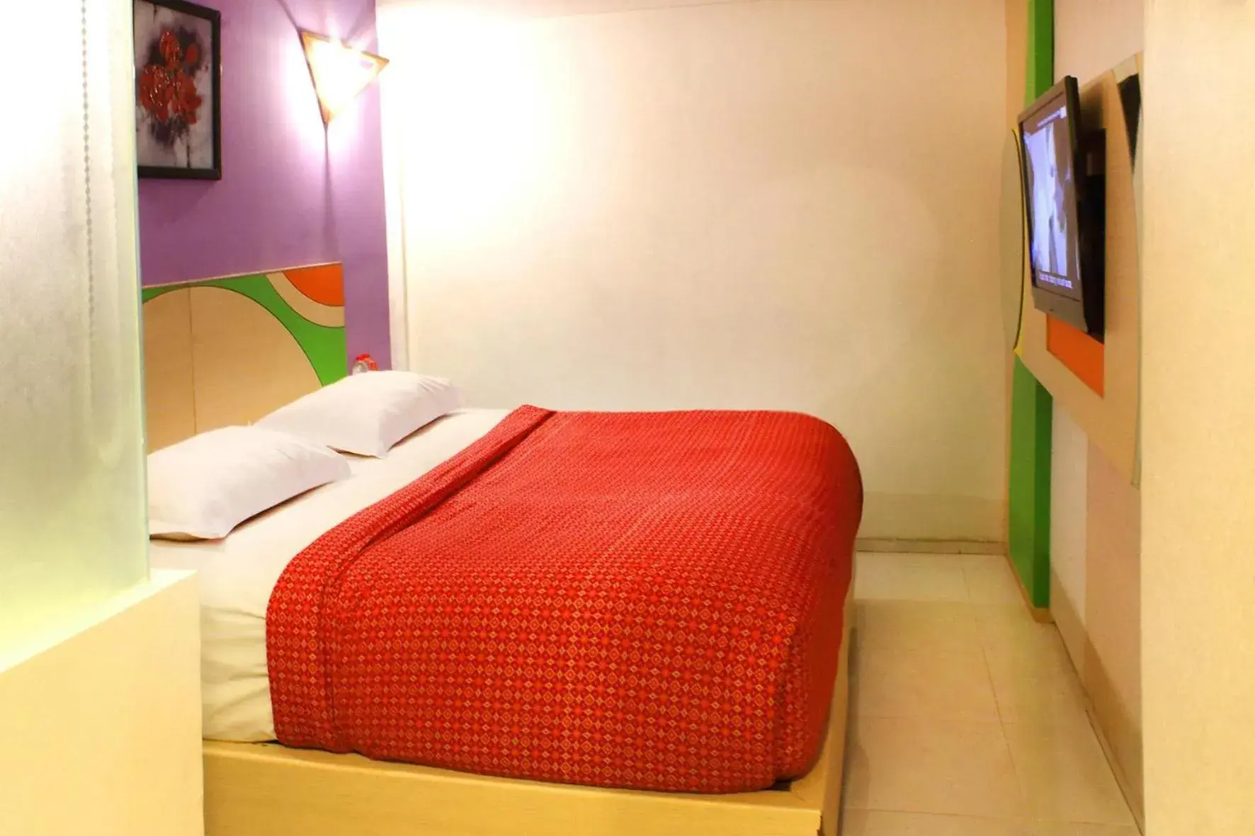 Superior Double Room in Hotel Dewarna Sutoyo Malang Superior Double Room in Hotel Dewarna Sutoyo Malang