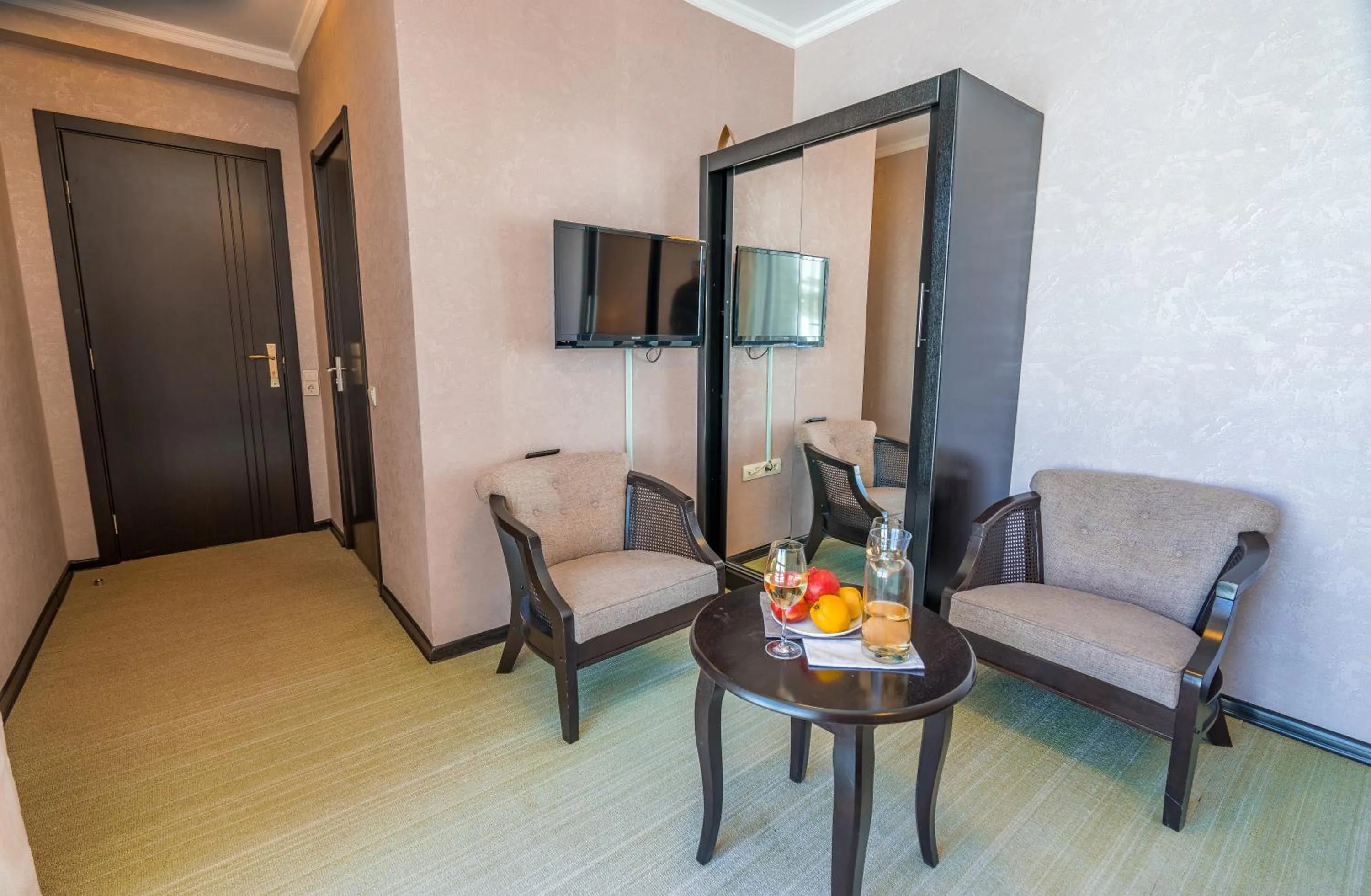 Photo of the whole room in Hotel GoodAura