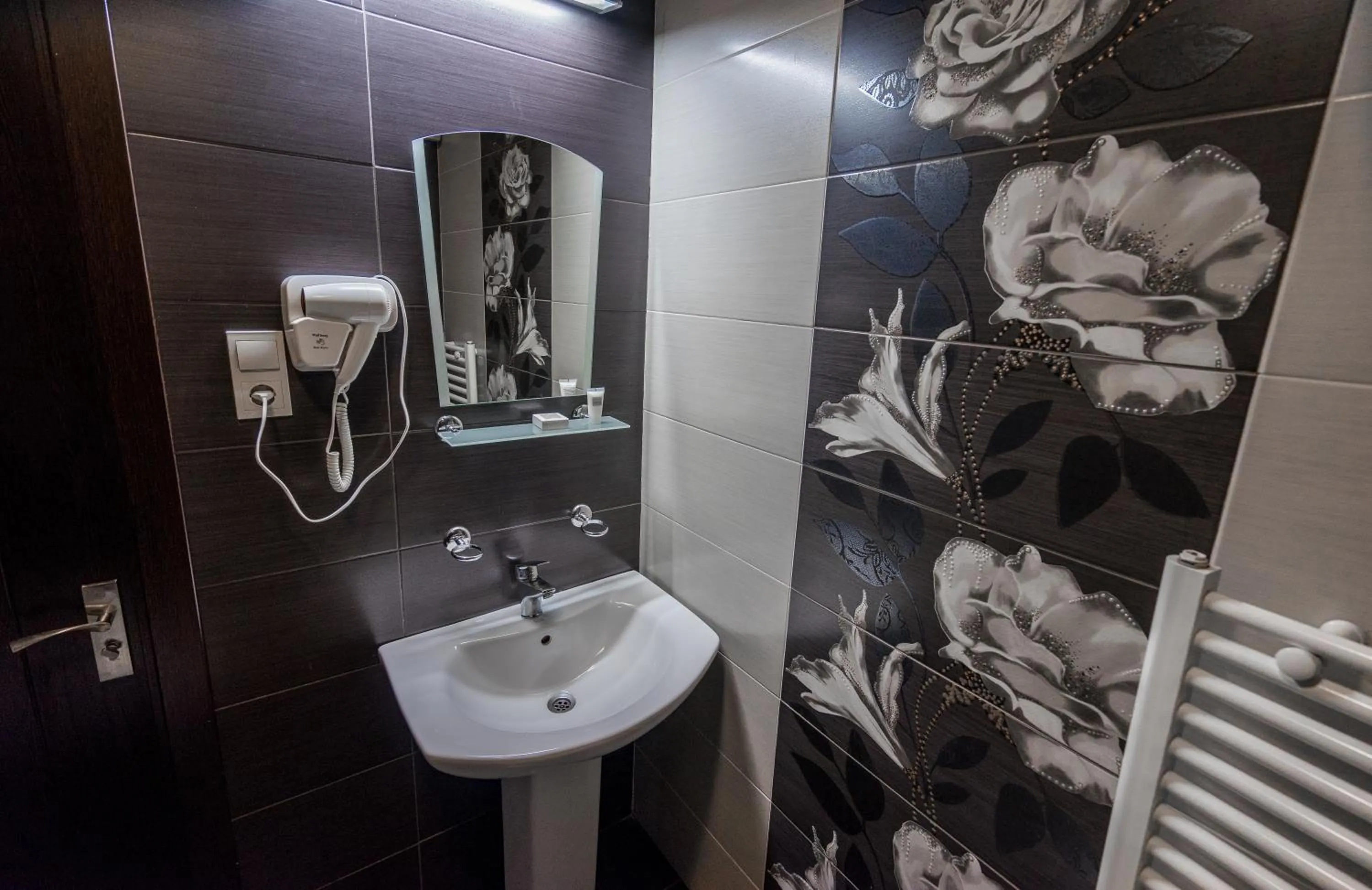 Shower in Hotel GoodAura