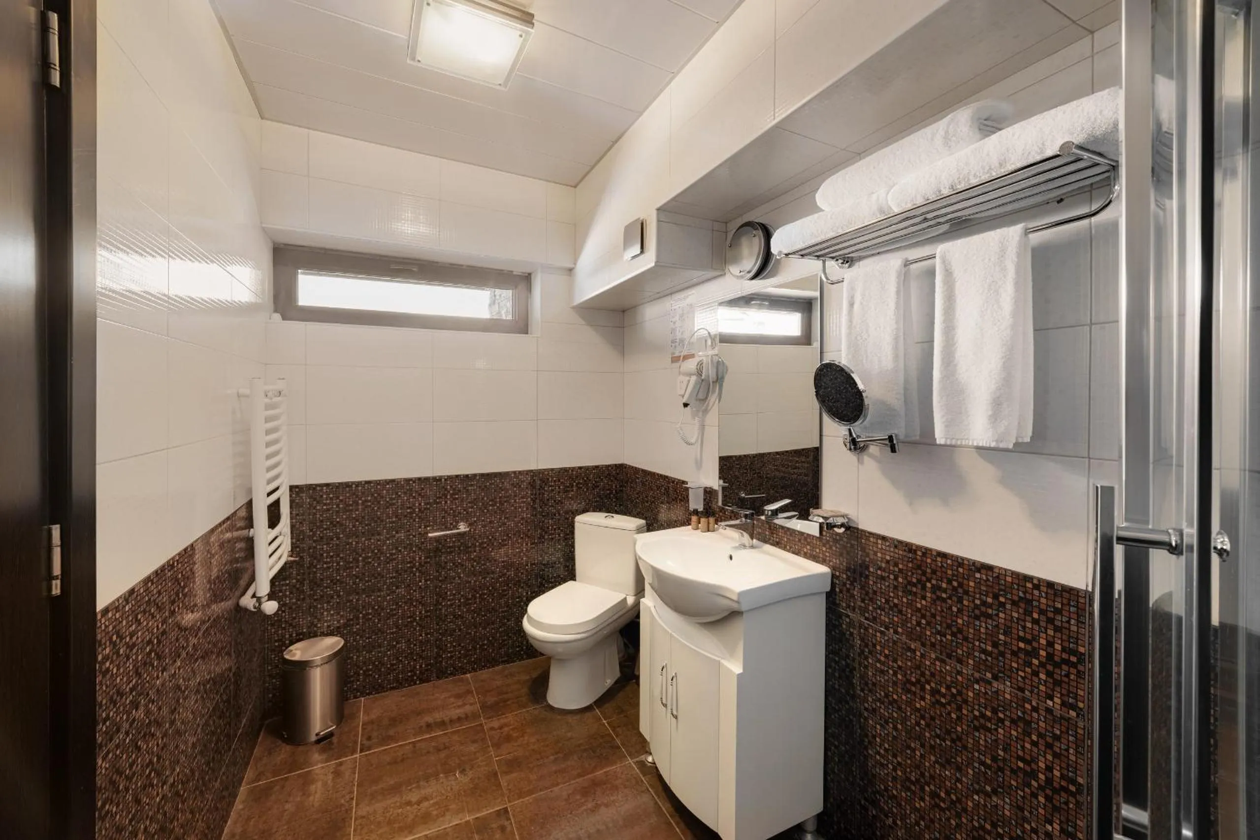 Shower in Hotel GoodAura