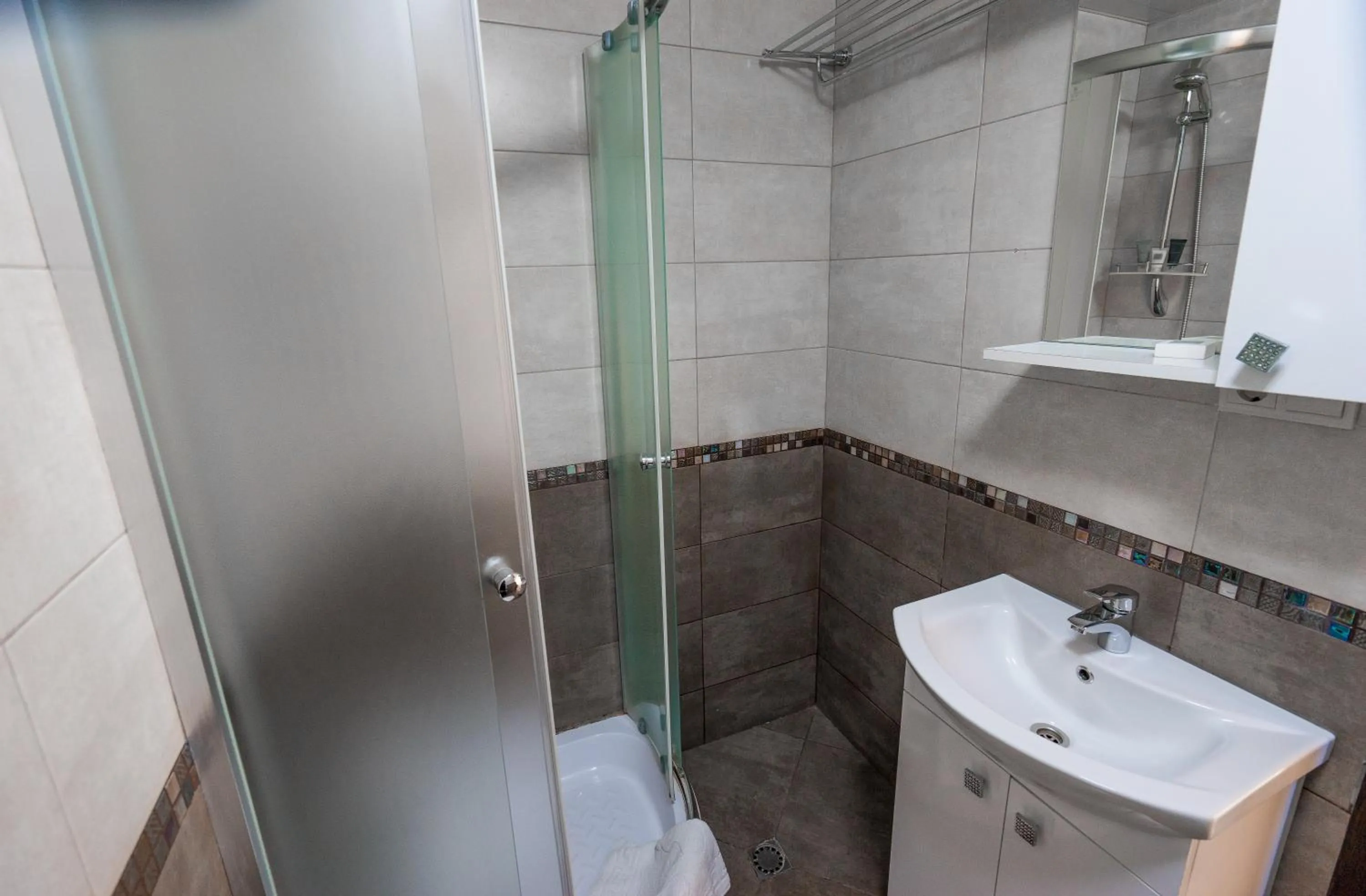 Shower in Hotel GoodAura