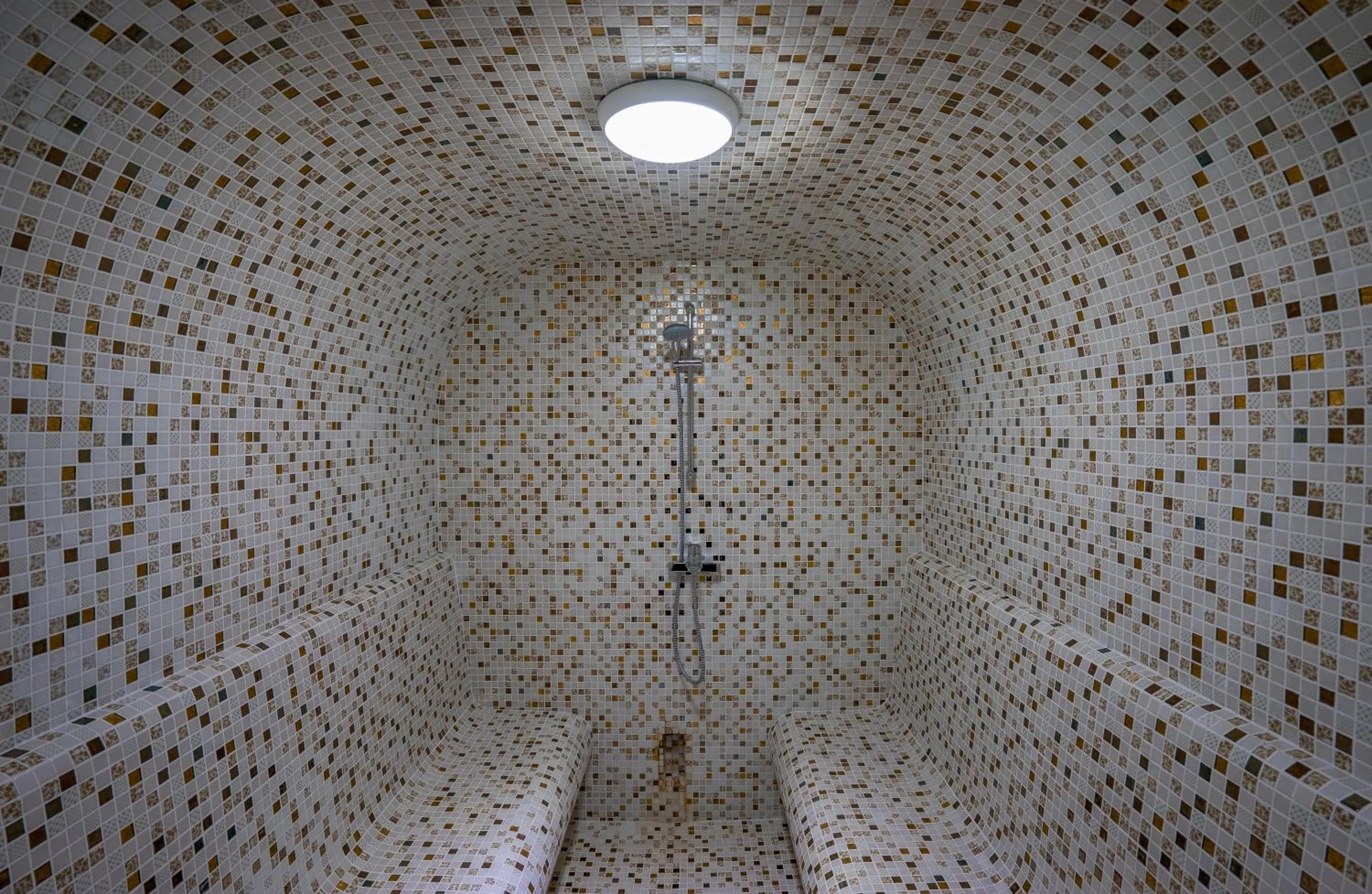 Hot Tub in Hotel GoodAura