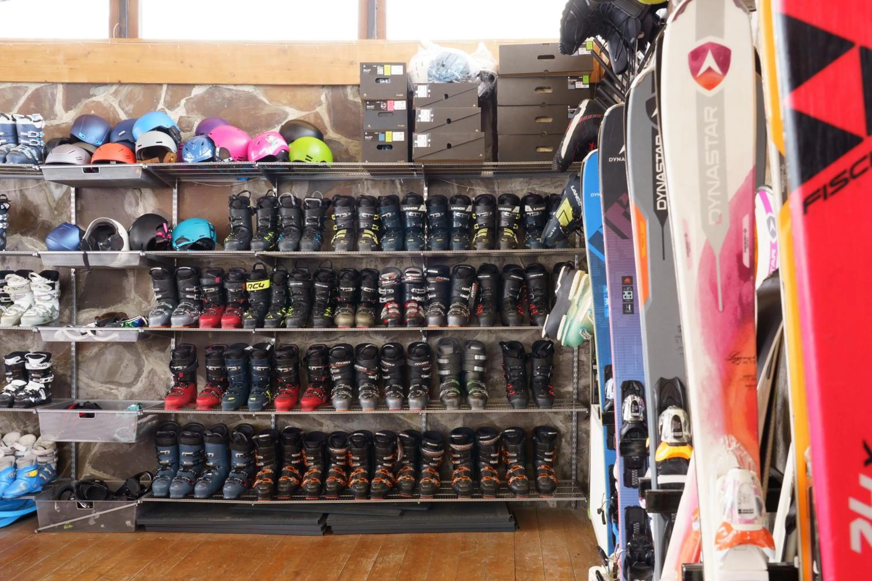 Skiing in Hotel GoodAura