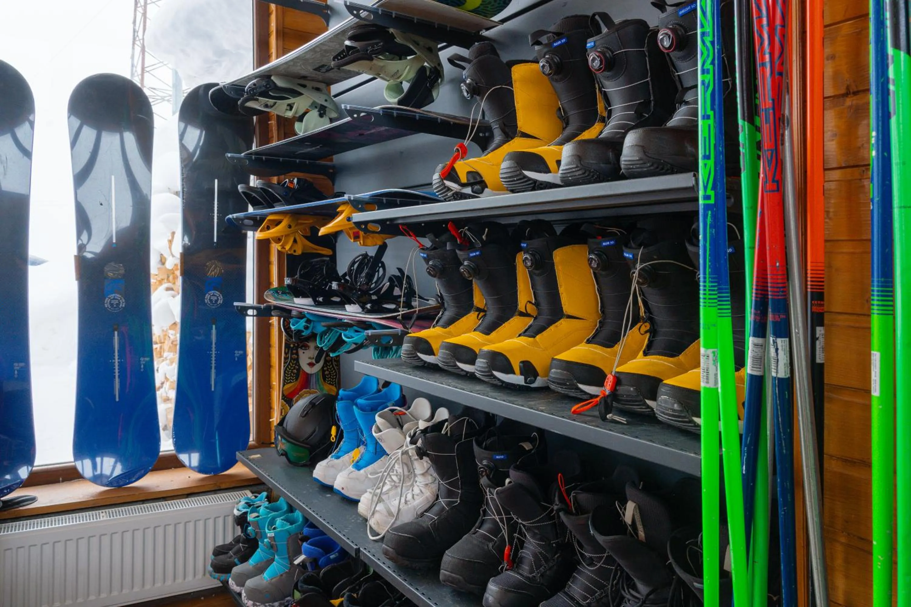 Skiing in Hotel GoodAura