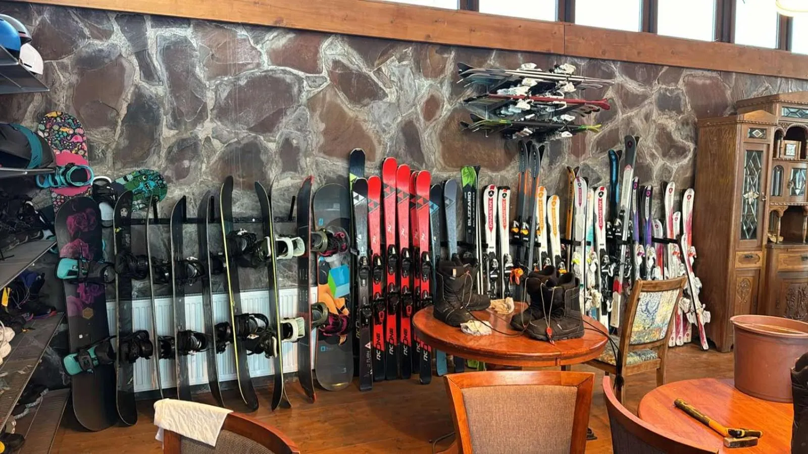 Ski School in Hotel GoodAura