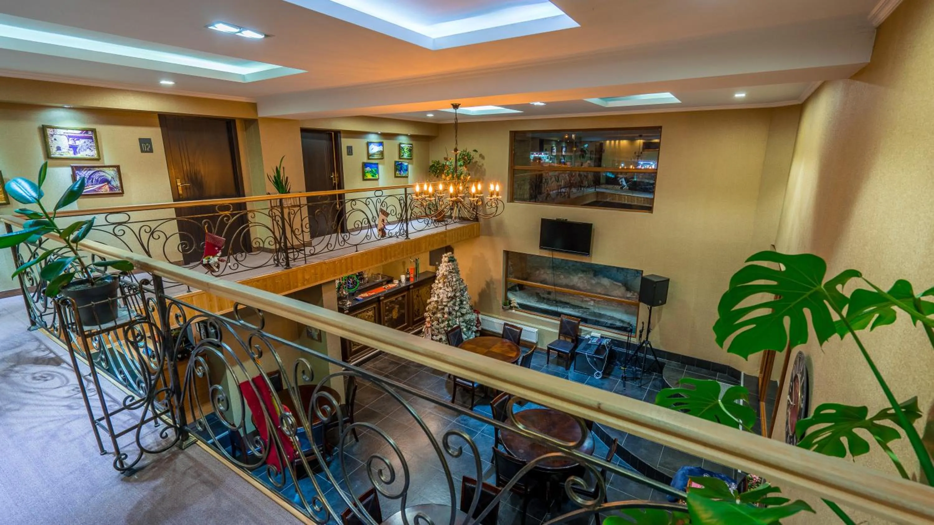 Communal lounge/ TV room in Hotel GoodAura