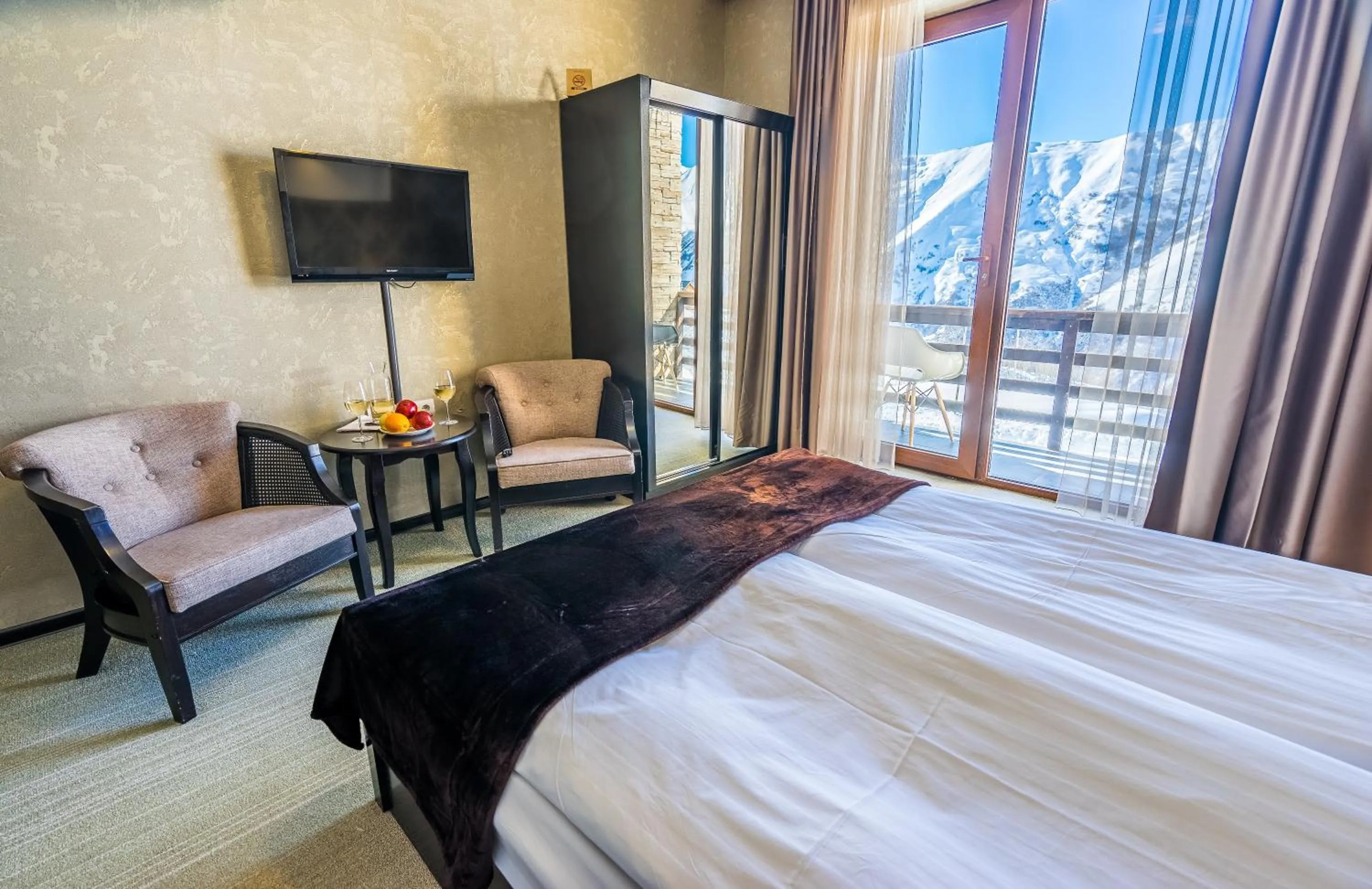 Bedroom, Bed in Hotel GoodAura