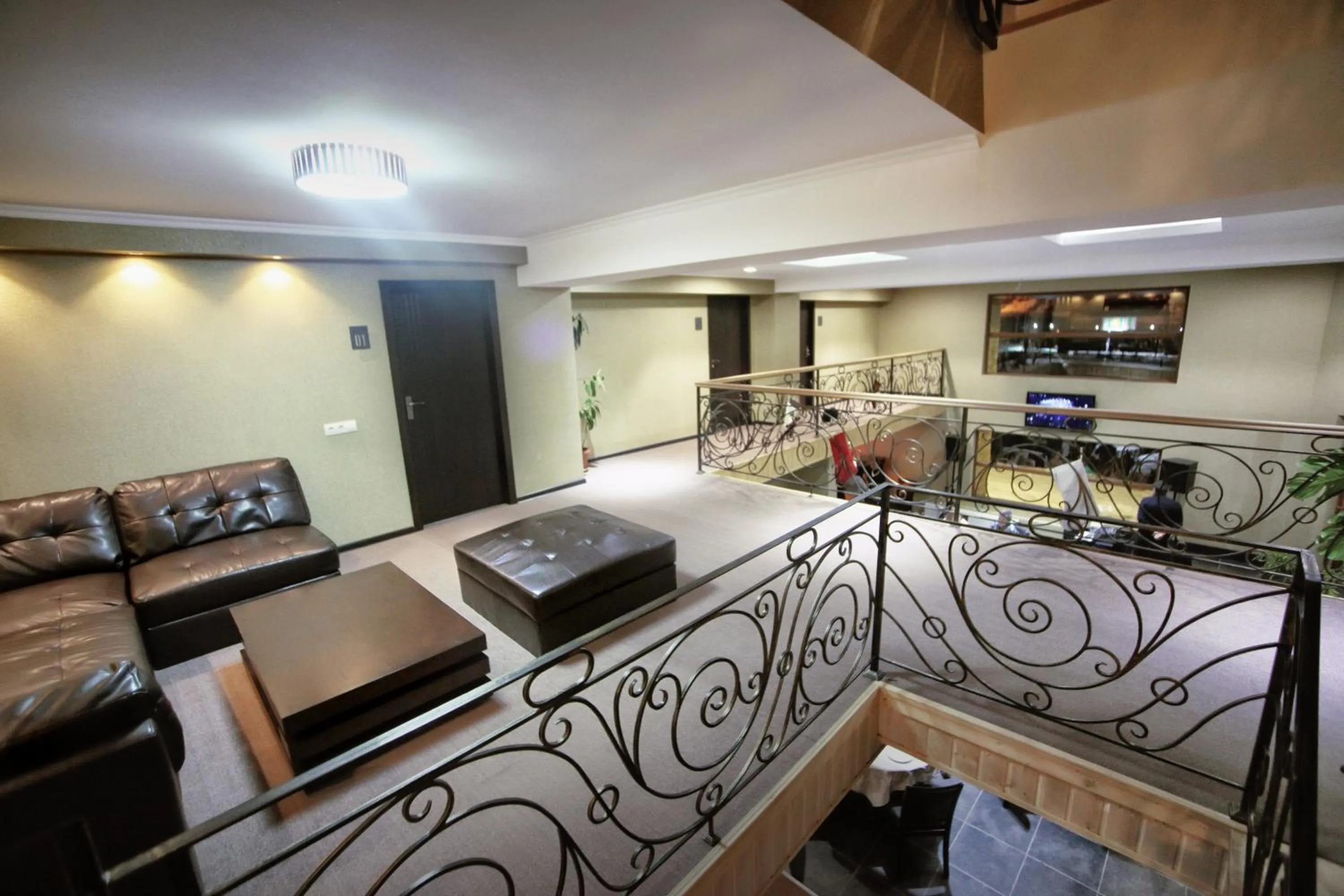 Communal lounge/ TV room in Hotel GoodAura