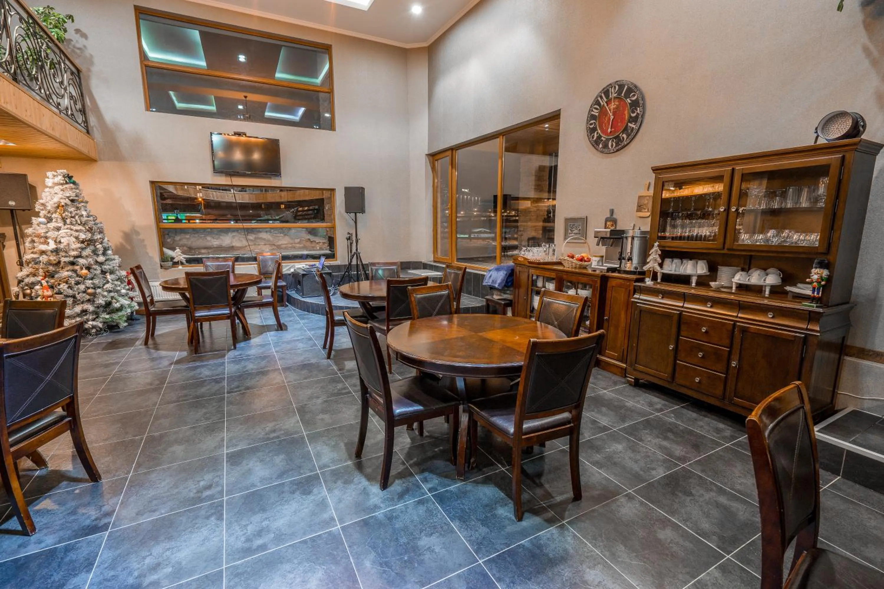 Meals in Hotel GoodAura