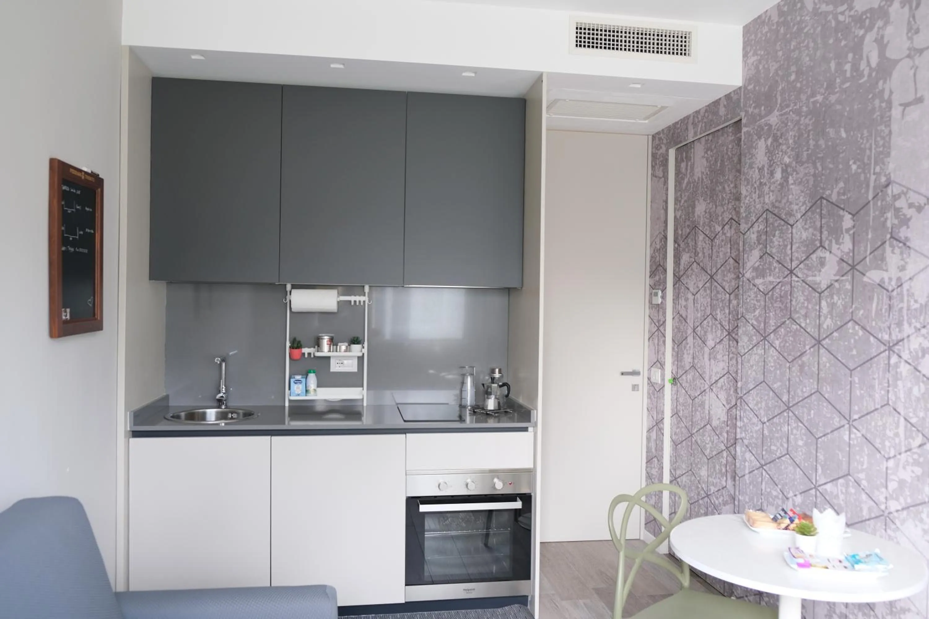 Kitchen or kitchenette in Garibaldi House - B&B Luxury