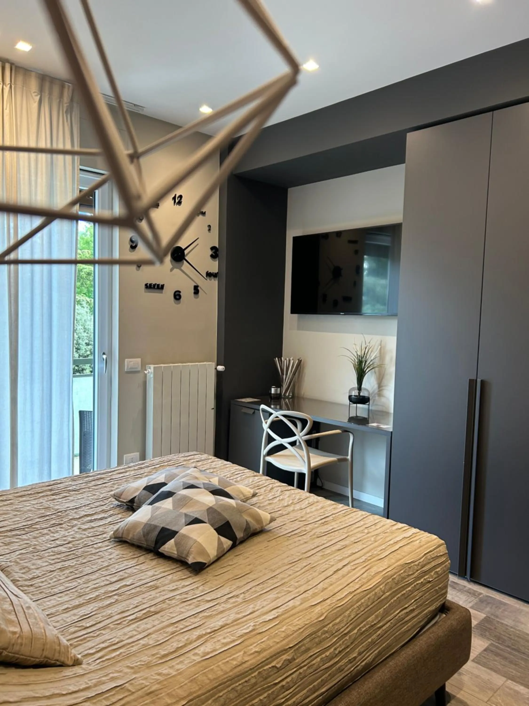 Bed in Garibaldi House - B&B Luxury